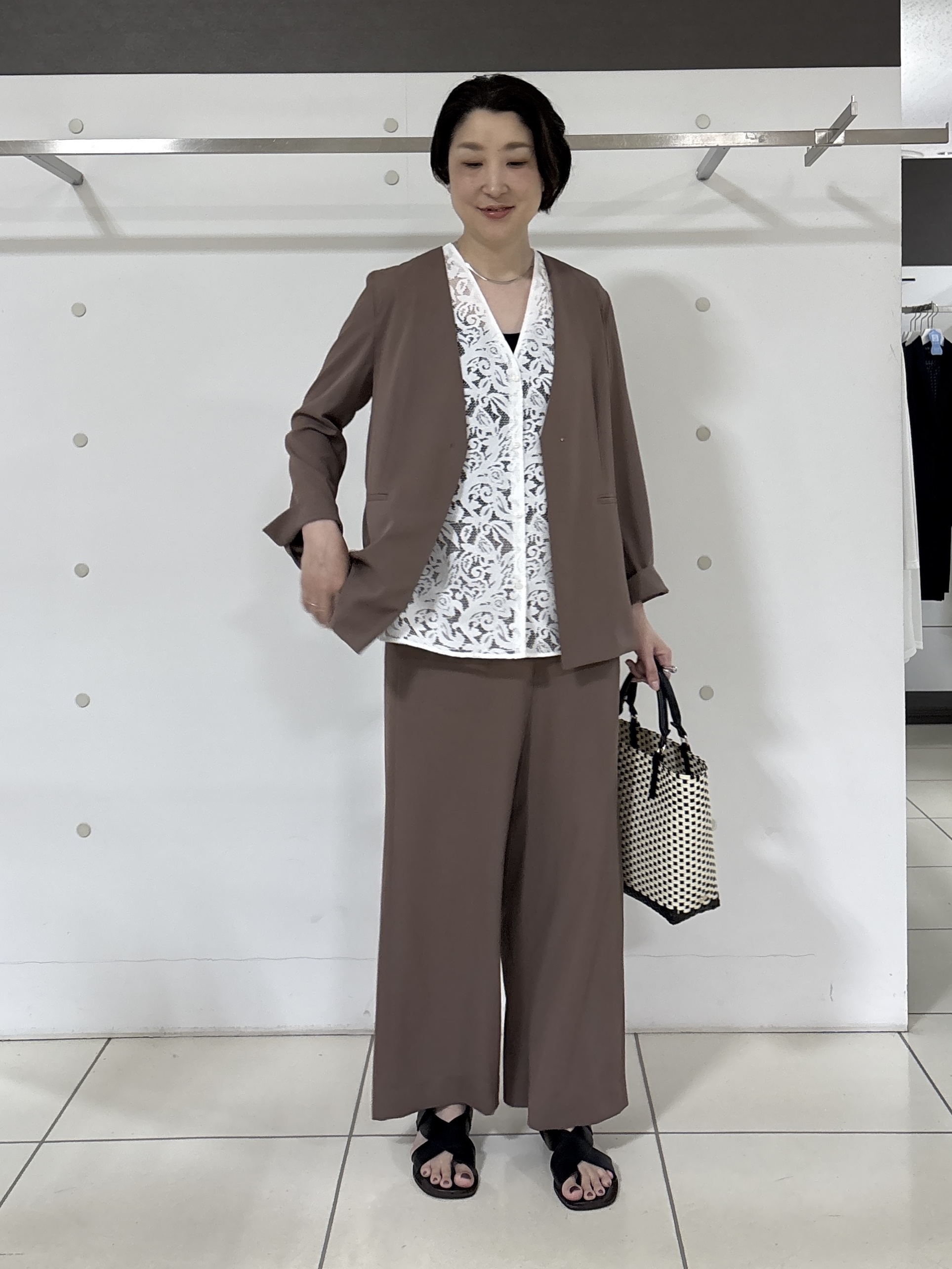yuriさんの「INDIVI｜【洗える／トレンド】マニッシュレースベスト」を使ったコーディネート