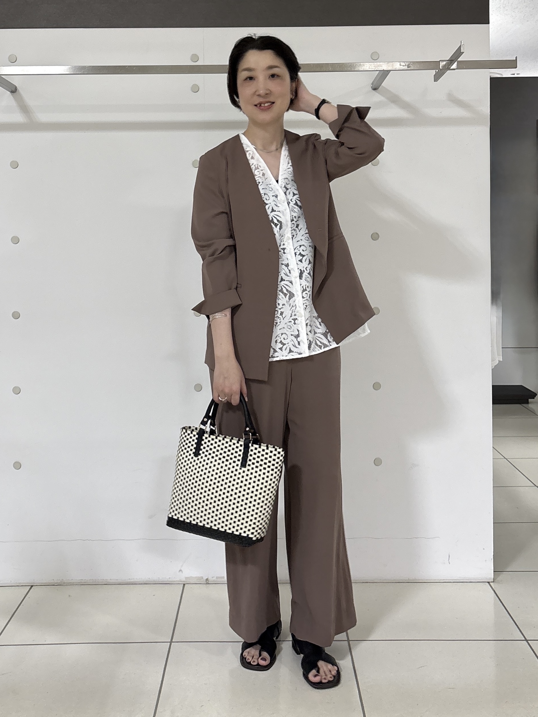 yuriさんの「INDIVI｜【洗える／トレンド】マニッシュレースベスト」を使ったコーディネート