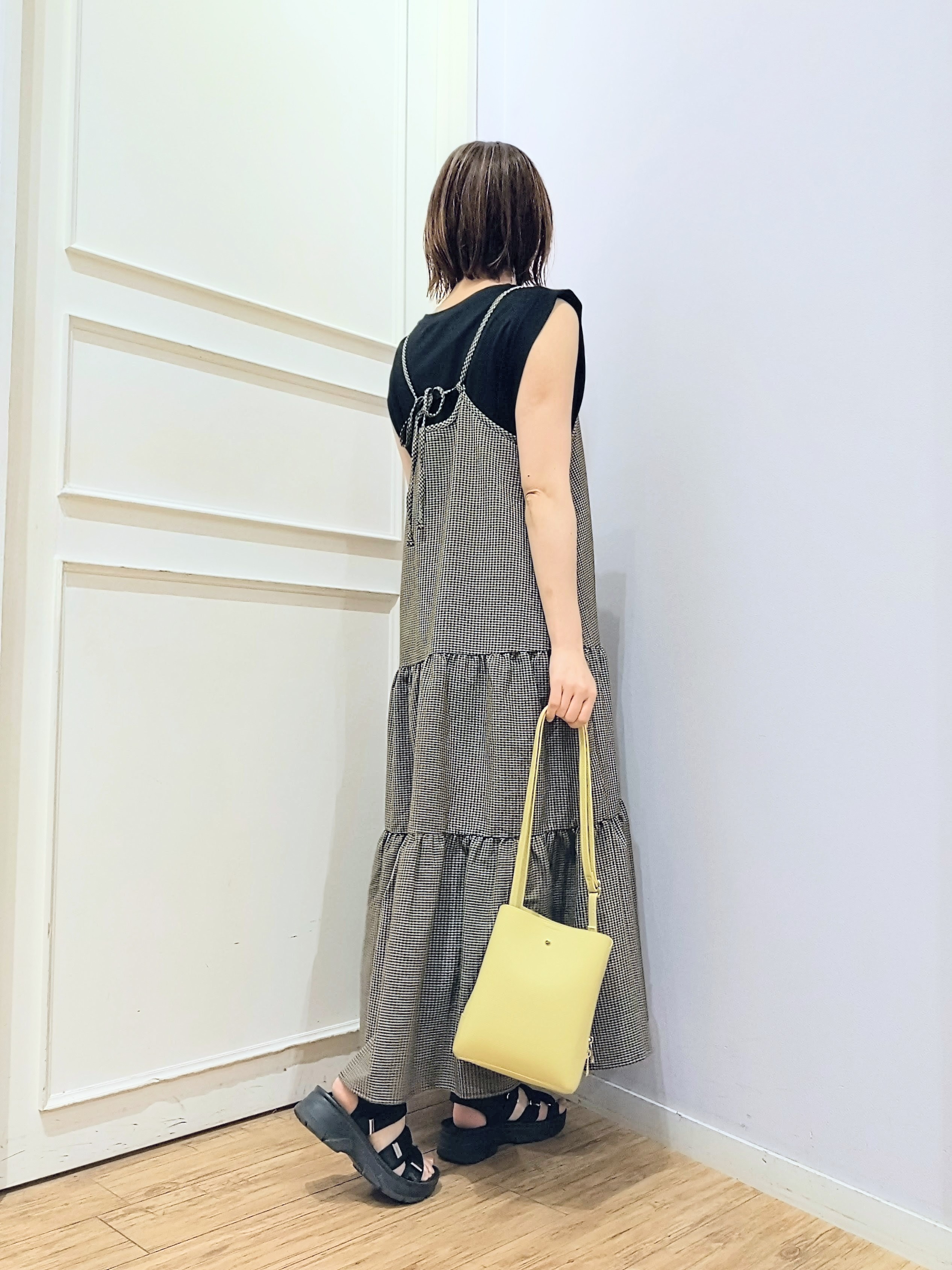 miomioさんの「SHOO･LA･RUE｜【UVカット/接触冷感】上品に涼し気 とろみタックノースリーブトップス」を使ったコーディネート