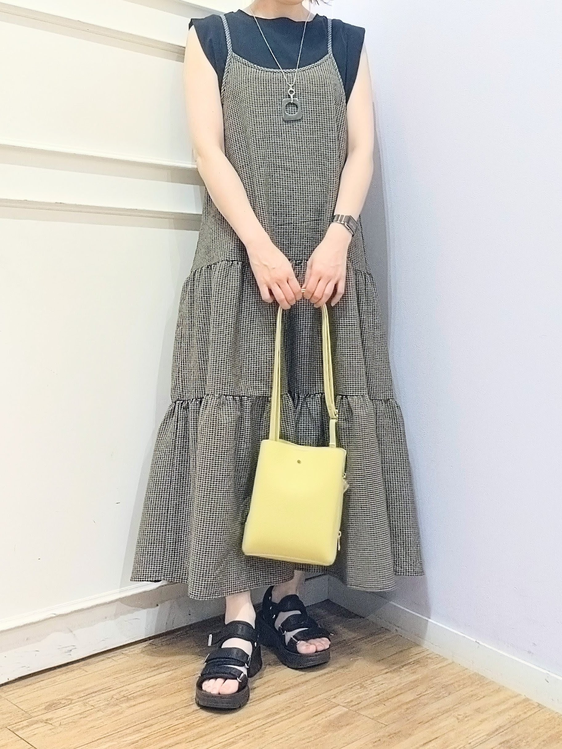 miomioさんの「SHOO･LA･RUE｜【UVカット/接触冷感】上品に涼し気 とろみタックノースリーブトップス」を使ったコーディネート