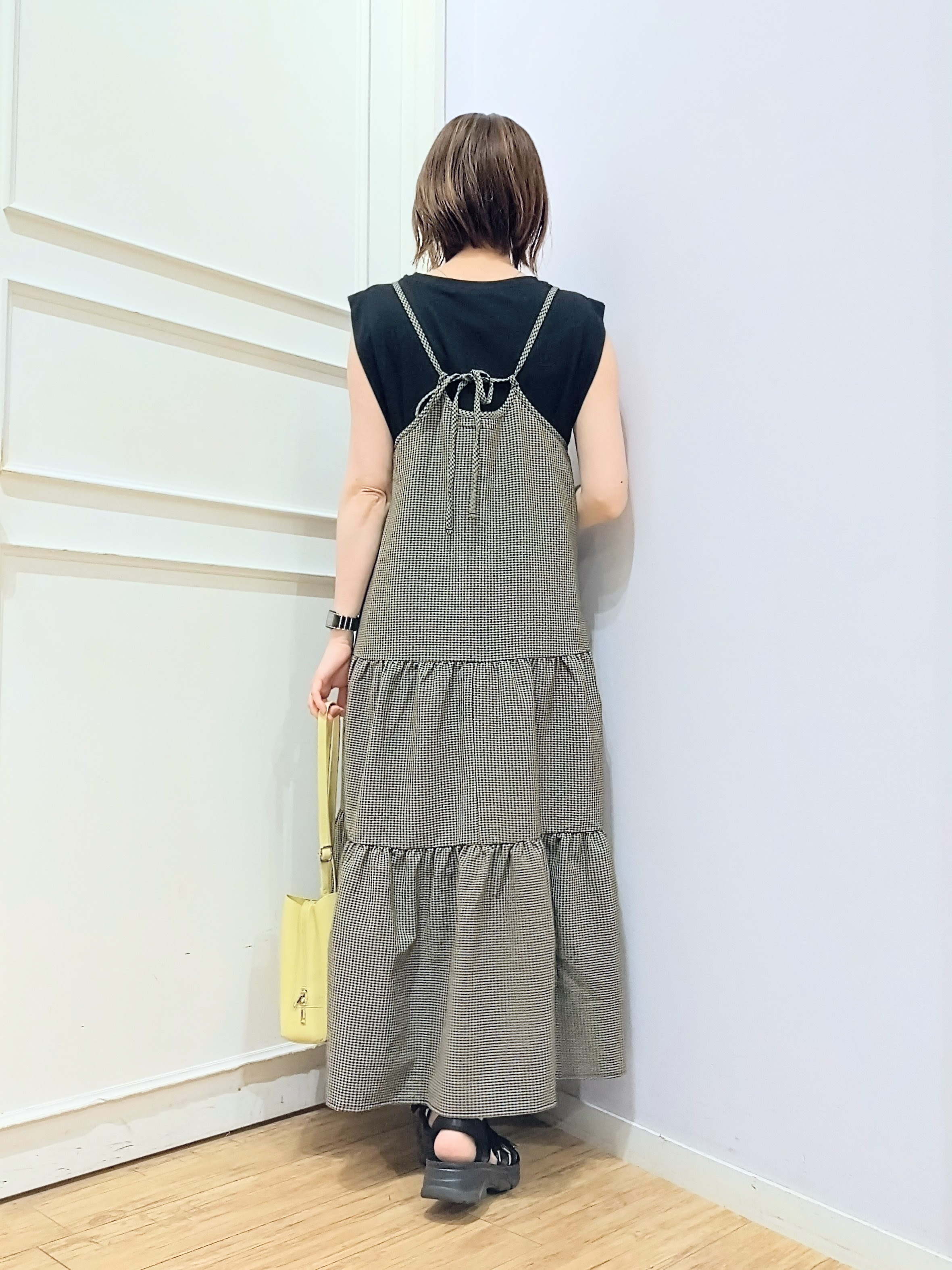 miomioさんの「SHOO･LA･RUE｜【UVカット/接触冷感】上品に涼し気 とろみタックノースリーブトップス」を使ったコーディネート