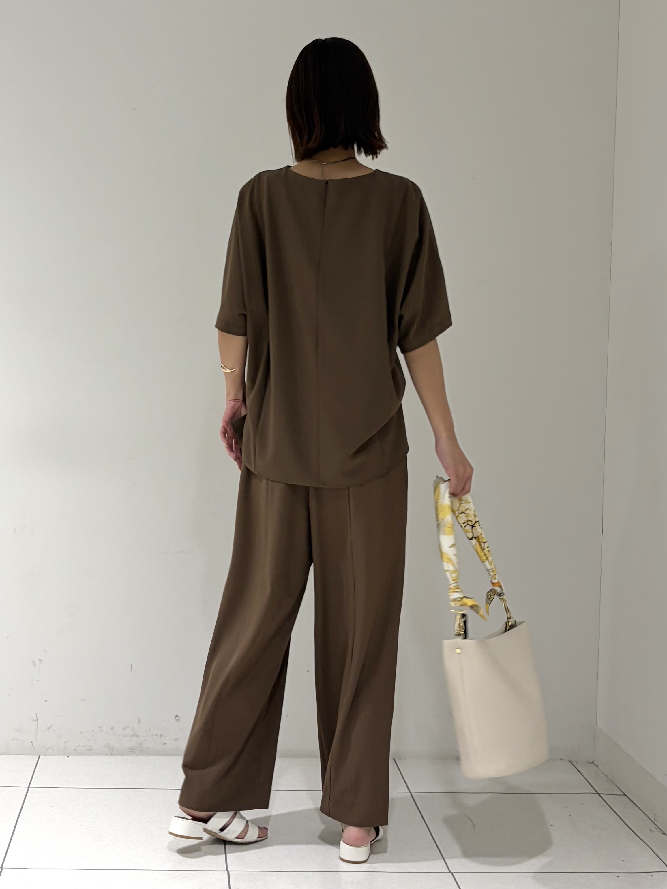 shioriさんの「INDIVI｜【体型＆二の腕カバー/着る日傘】ドルマントップス」を使ったコーディネート