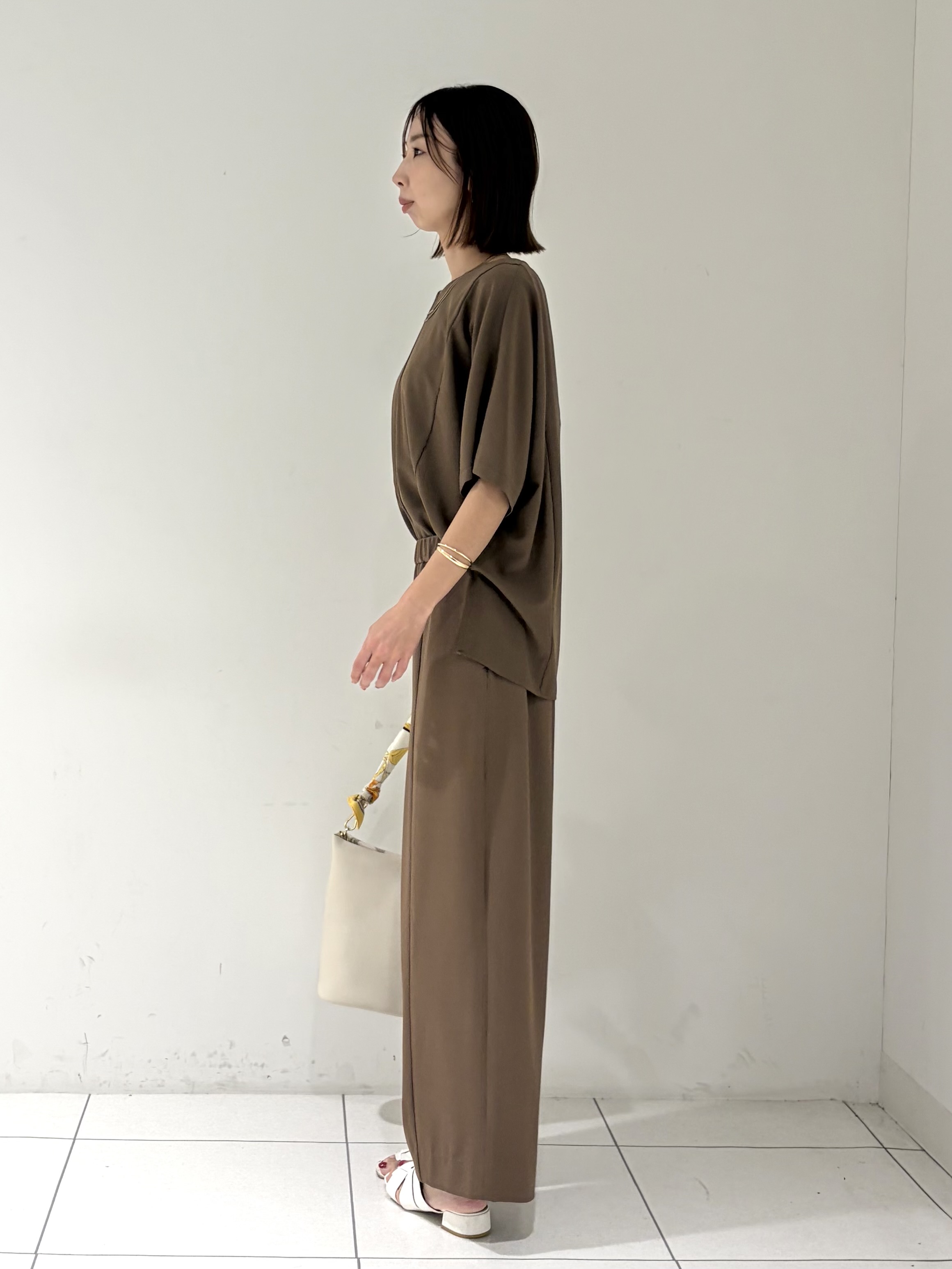shioriさんの「INDIVI｜【体型＆二の腕カバー/着る日傘】ドルマントップス」を使ったコーディネート