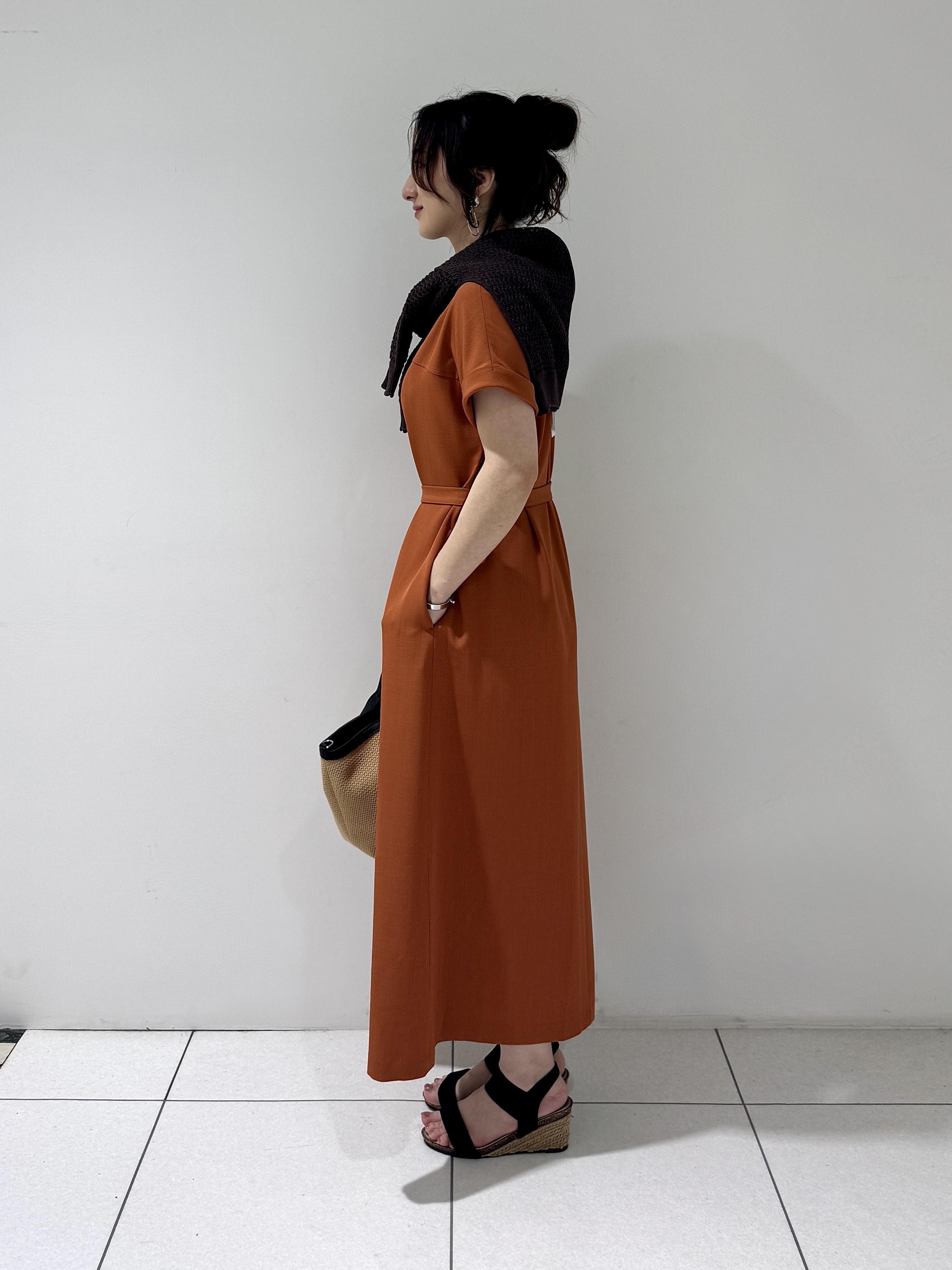 そんさんの「INDIVI｜【華奢見え】ベルト付きナローワンピース」を使ったコーディネート