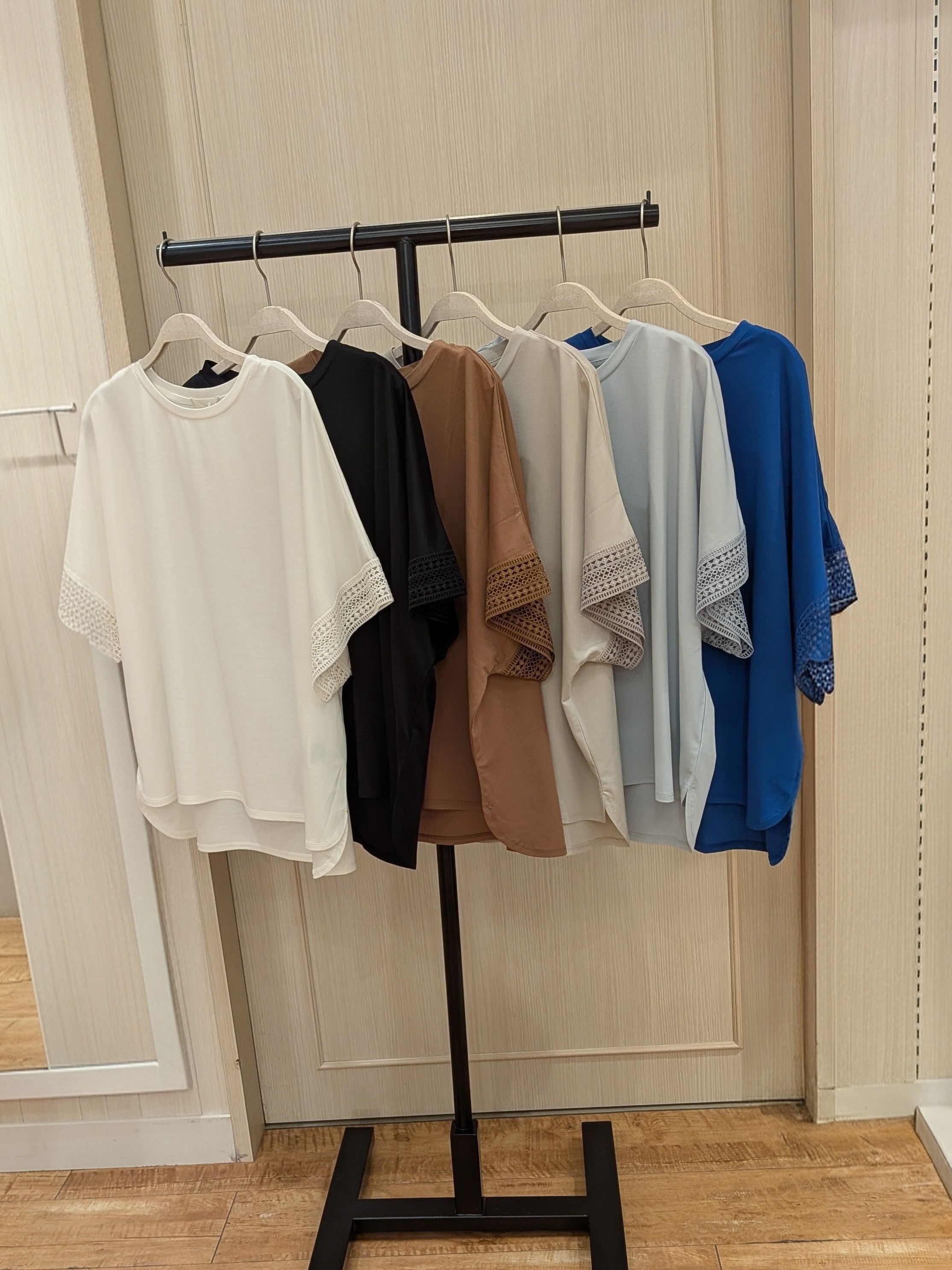 Tさんの「SHOO･LA･RUE｜【UV/洗濯機可/体型カバー】ヒップ周りが隠せる お袖レースTシャツ」を使ったコーディネート