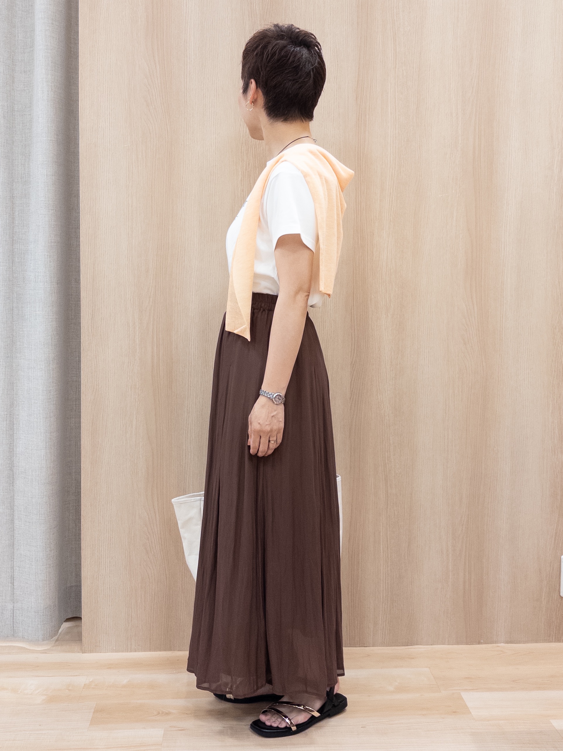 シュウコさんの「grove｜【遮熱／吸水速乾／UVカット】ベーシックロゴTシャツ」を使ったコーディネート