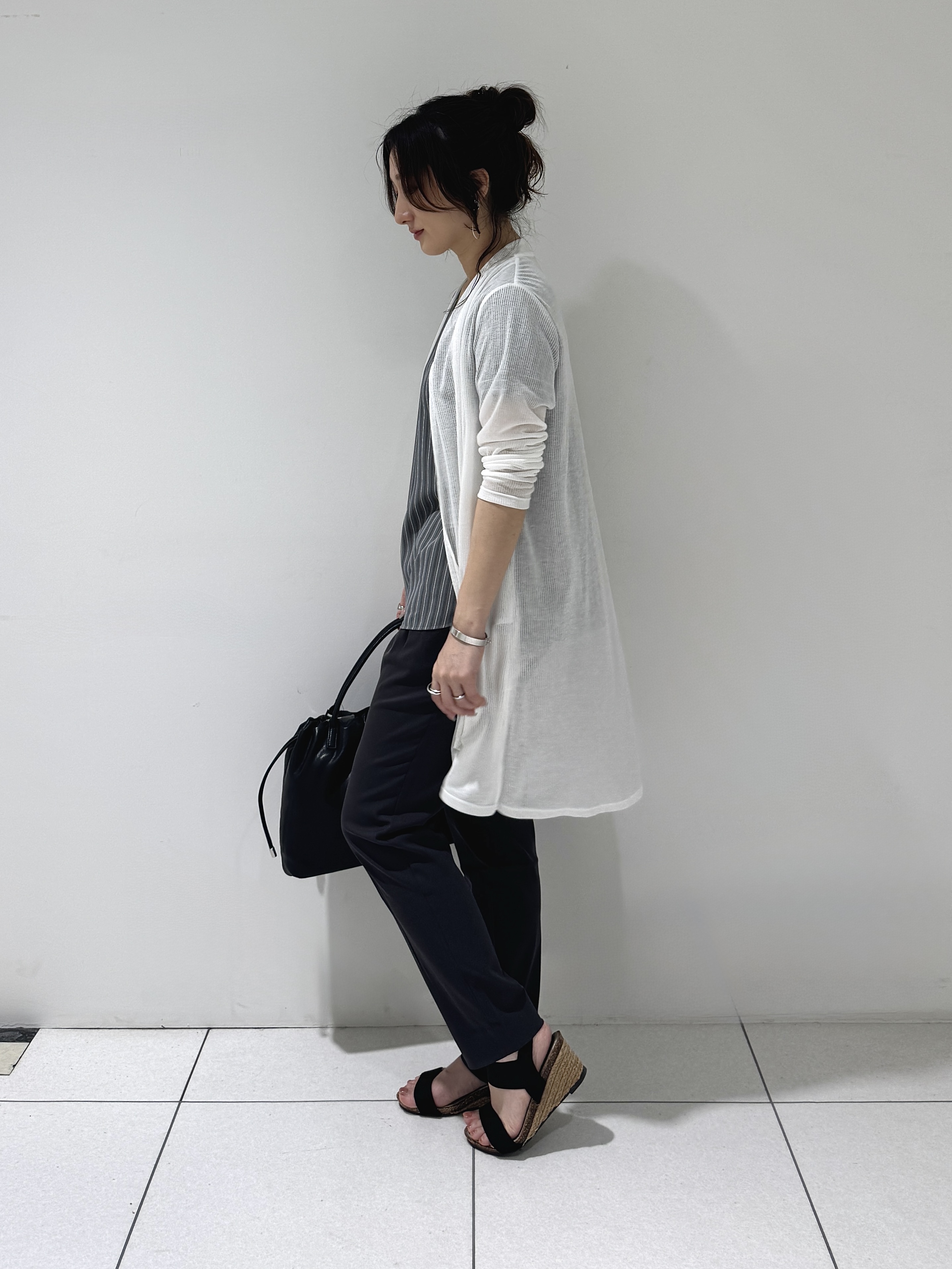 そんさんの「INDIVI｜【洗える／アンサンブル可能】シアーストライプカーディガン」を使ったコーディネート