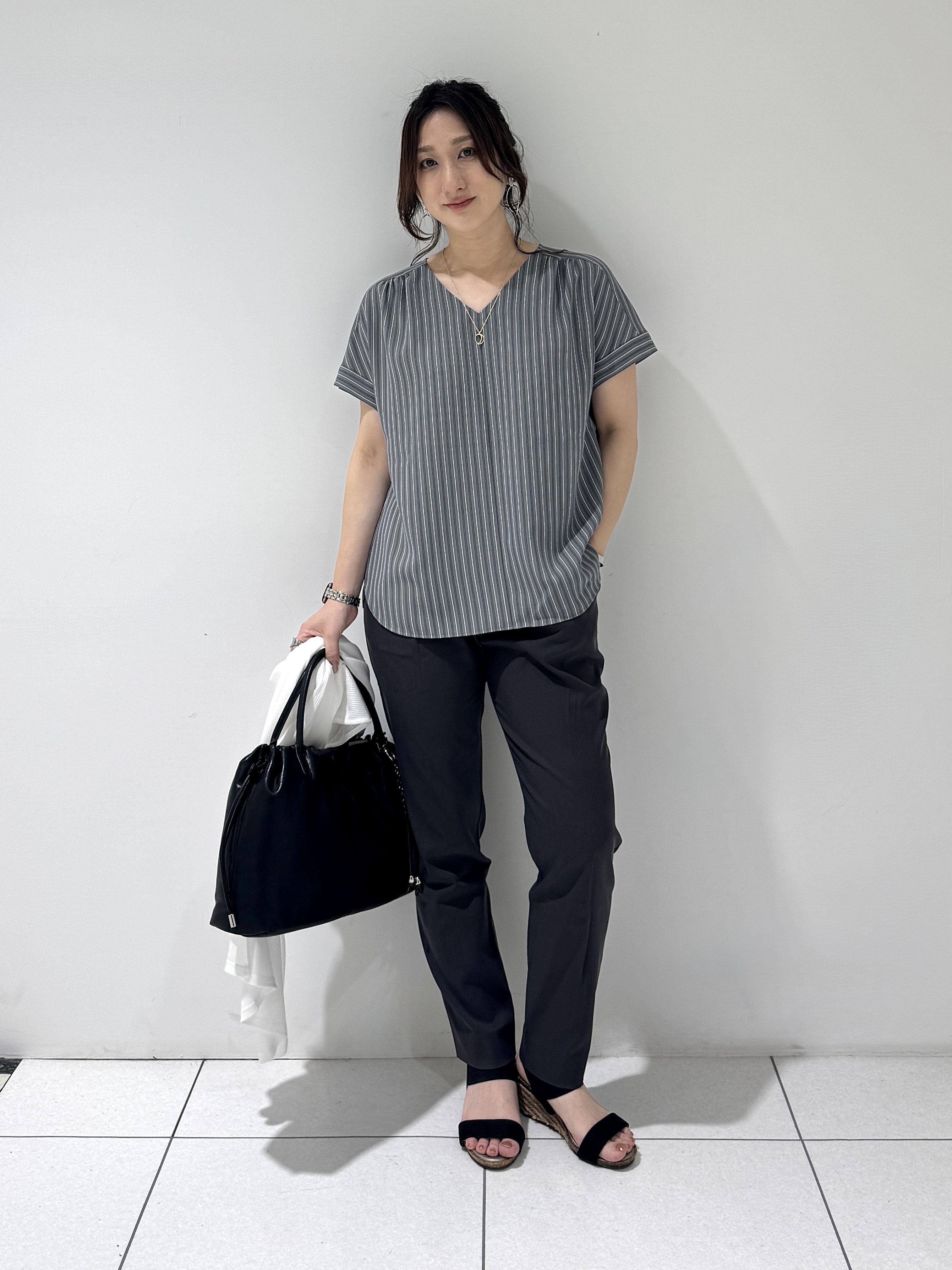 そんさんの「INDIVI｜【洗える／アンサンブル可能】シアーストライプカーディガン」を使ったコーディネート
