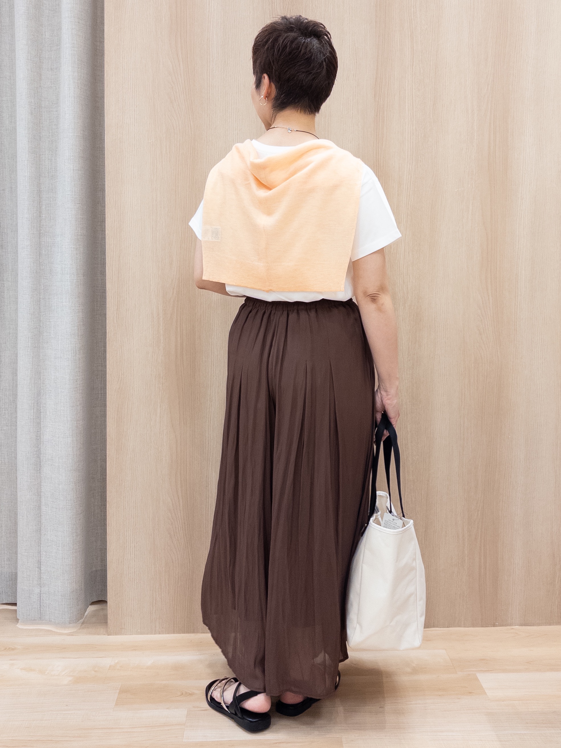 シュウコさんの「grove｜【遮熱／吸水速乾／UVカット】ベーシックロゴTシャツ」を使ったコーディネート