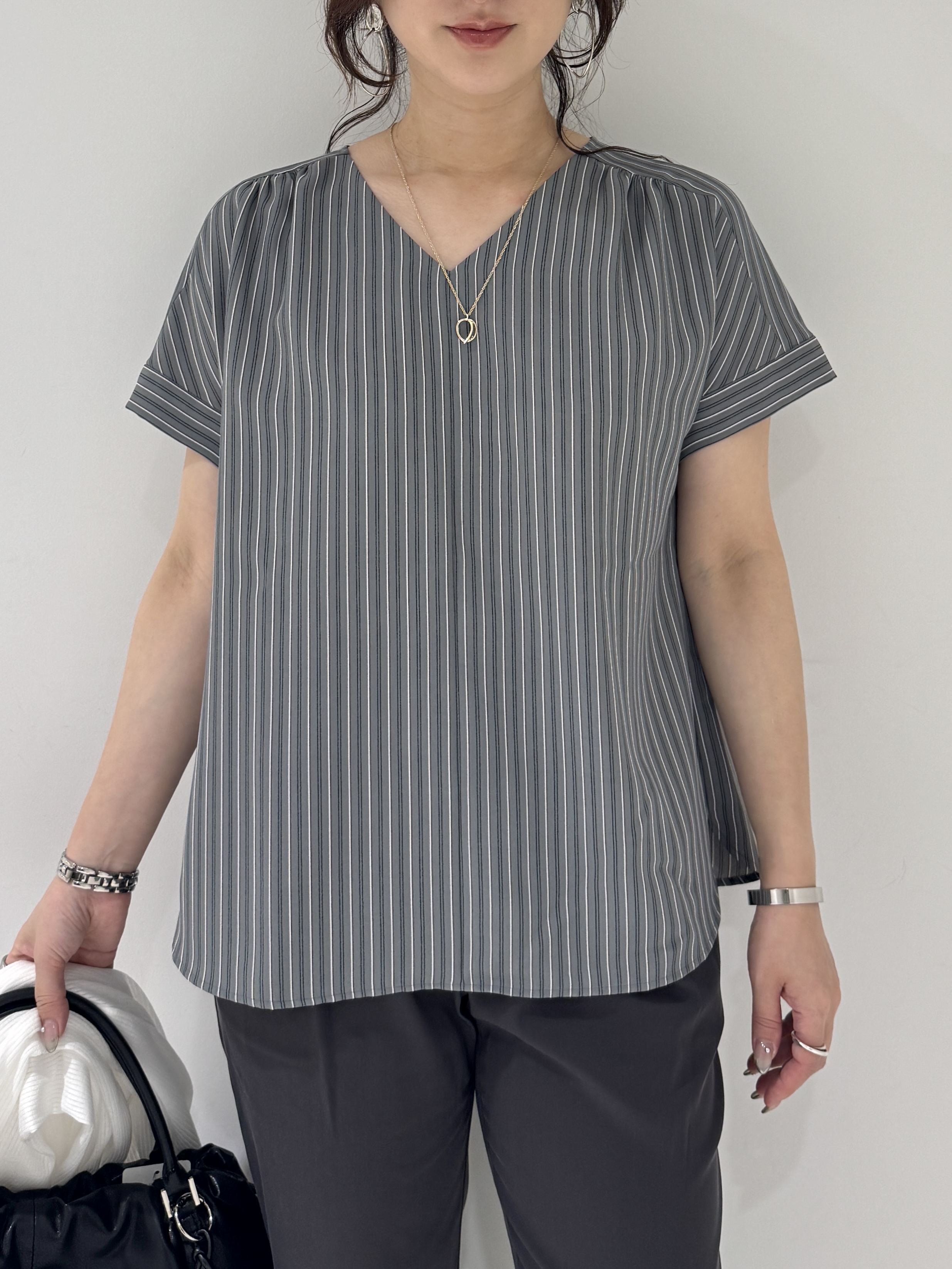 そんさんの「INDIVI｜【UVケア/接触冷感／アンサンブル】丸首カーディガン＆袖スリット5分袖ニット」を使ったコーディネート
