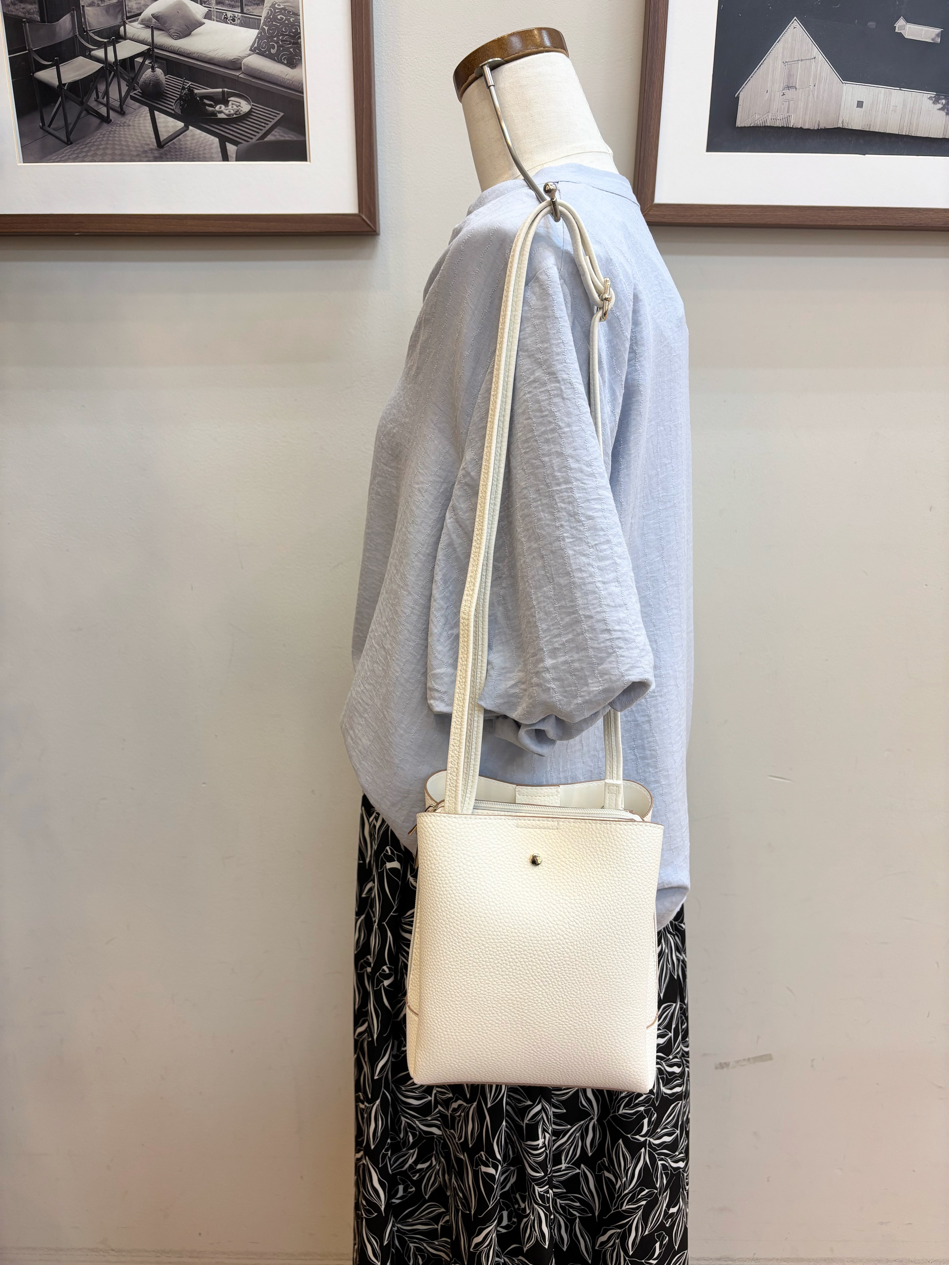 maiさんの「SHOO･LA･RUE｜【洗濯機可】バルーンスリーブで二の腕カバー キーネック5分袖ブラウス」を使ったコーディネート