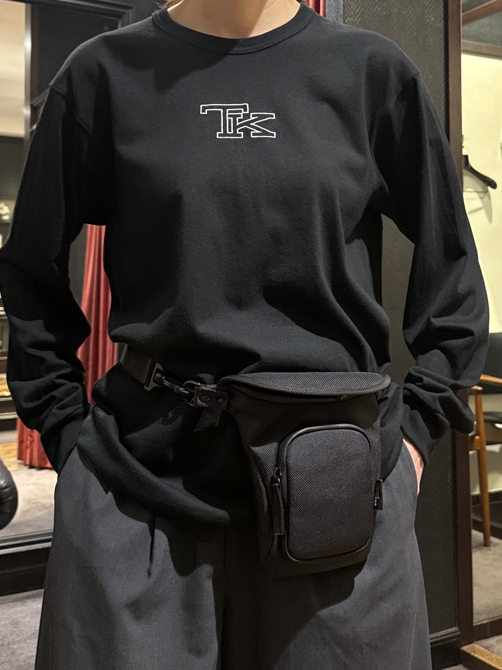 神野（jinno）さんの「TAKEO KIKUCHI｜TK刺繍長袖丸胴Tシャツ」を使ったコーディネート