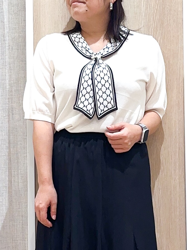 naoさんの「grove｜【大人気アイテム5分袖で登場！】スカーフ柄ボウタイ五分袖ニットプルオーバ―」を使ったコーディネート