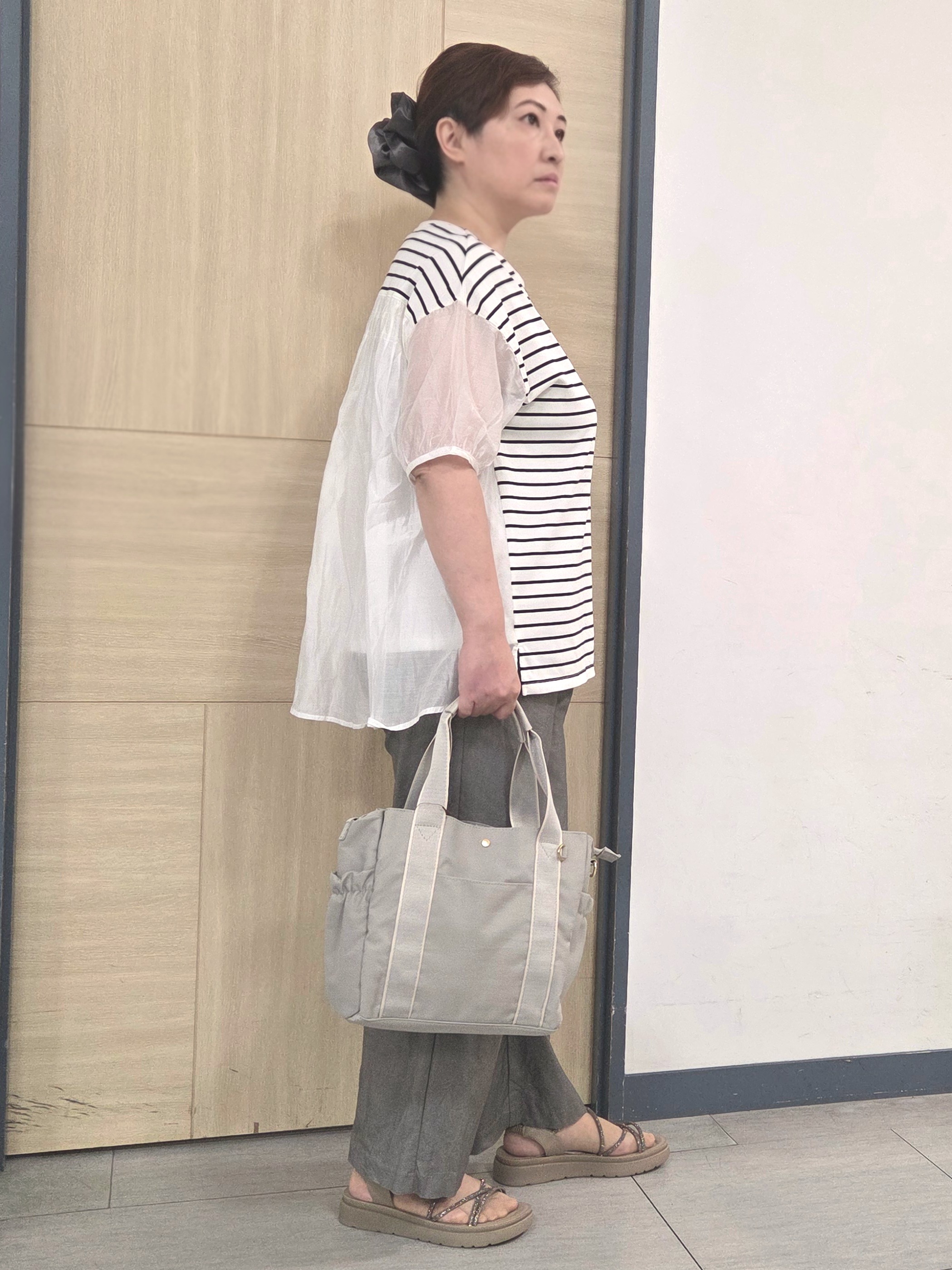 にゃみさんの「grove｜【UVカット】体型カバー叶う、バックプリーツTシャツ」を使ったコーディネート
