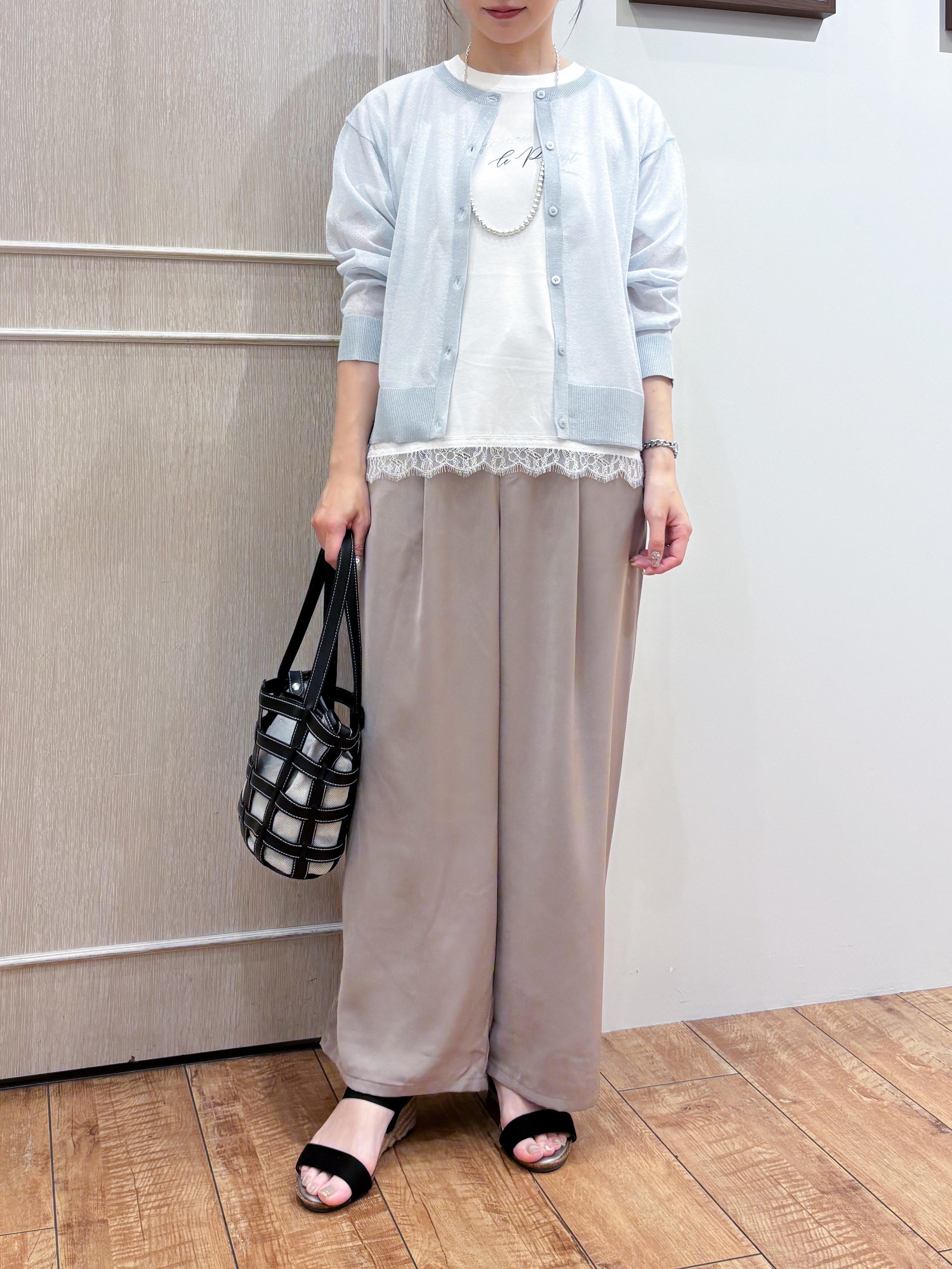 なみさんの「SHOO･LA･RUE｜【通気性〇/洗濯機可/S-LL】シアーラメカーディガン」を使ったコーディネート