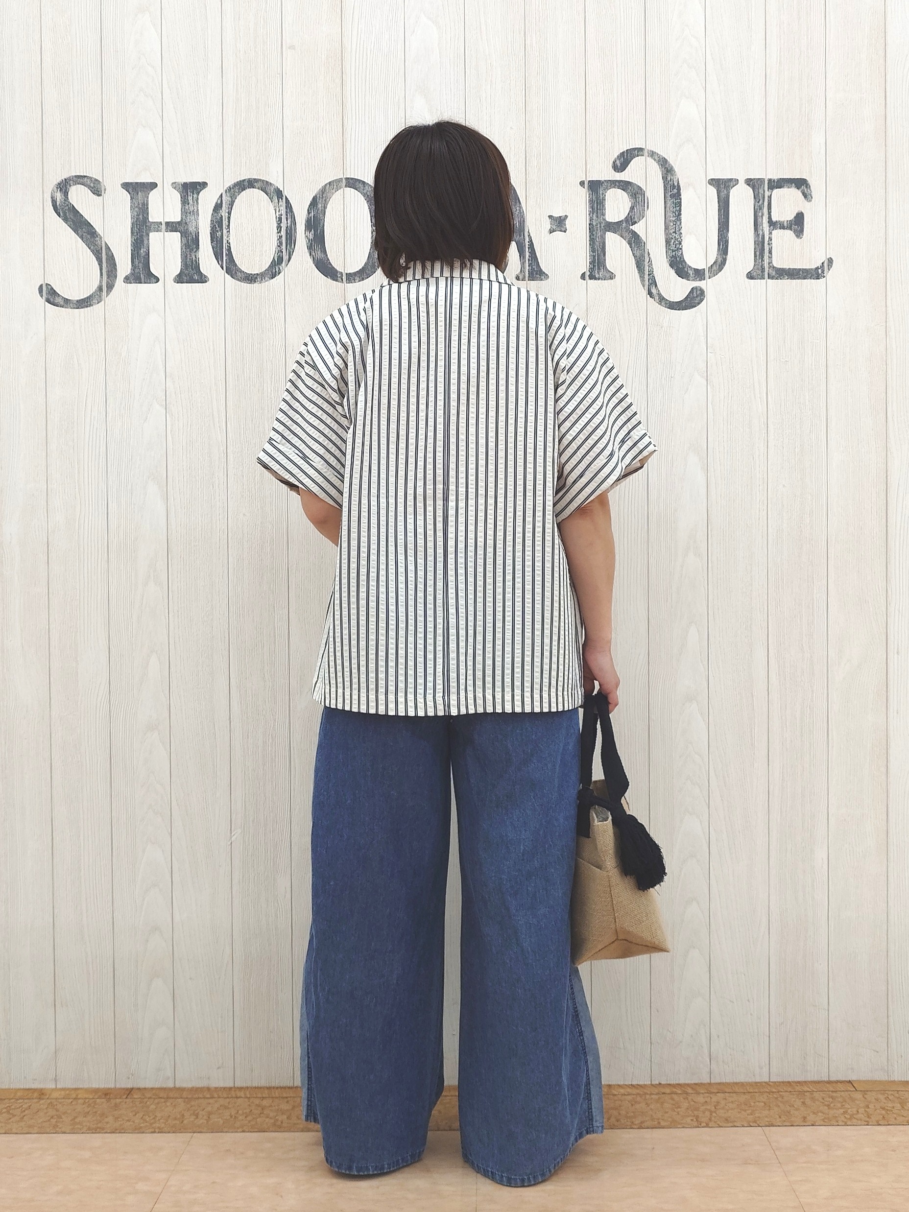 とろろさんの「SHOO･LA･RUE｜【S-LL/吸水速乾/セットアップ可】羽織るだけで主役になる サッカーストライプシャツジャケット」を使ったコーディネート