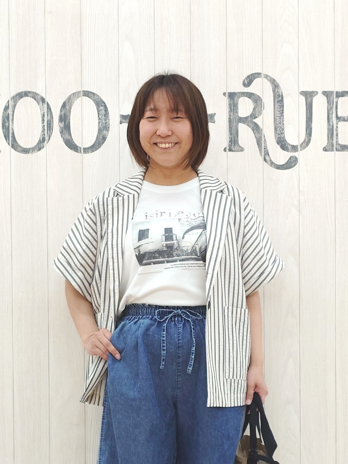 とろろさんの「SHOO･LA･RUE｜【S-LL/吸水速乾/セットアップ可】羽織るだけで主役になる サッカーストライプシャツジャケット」を使ったコーディネート