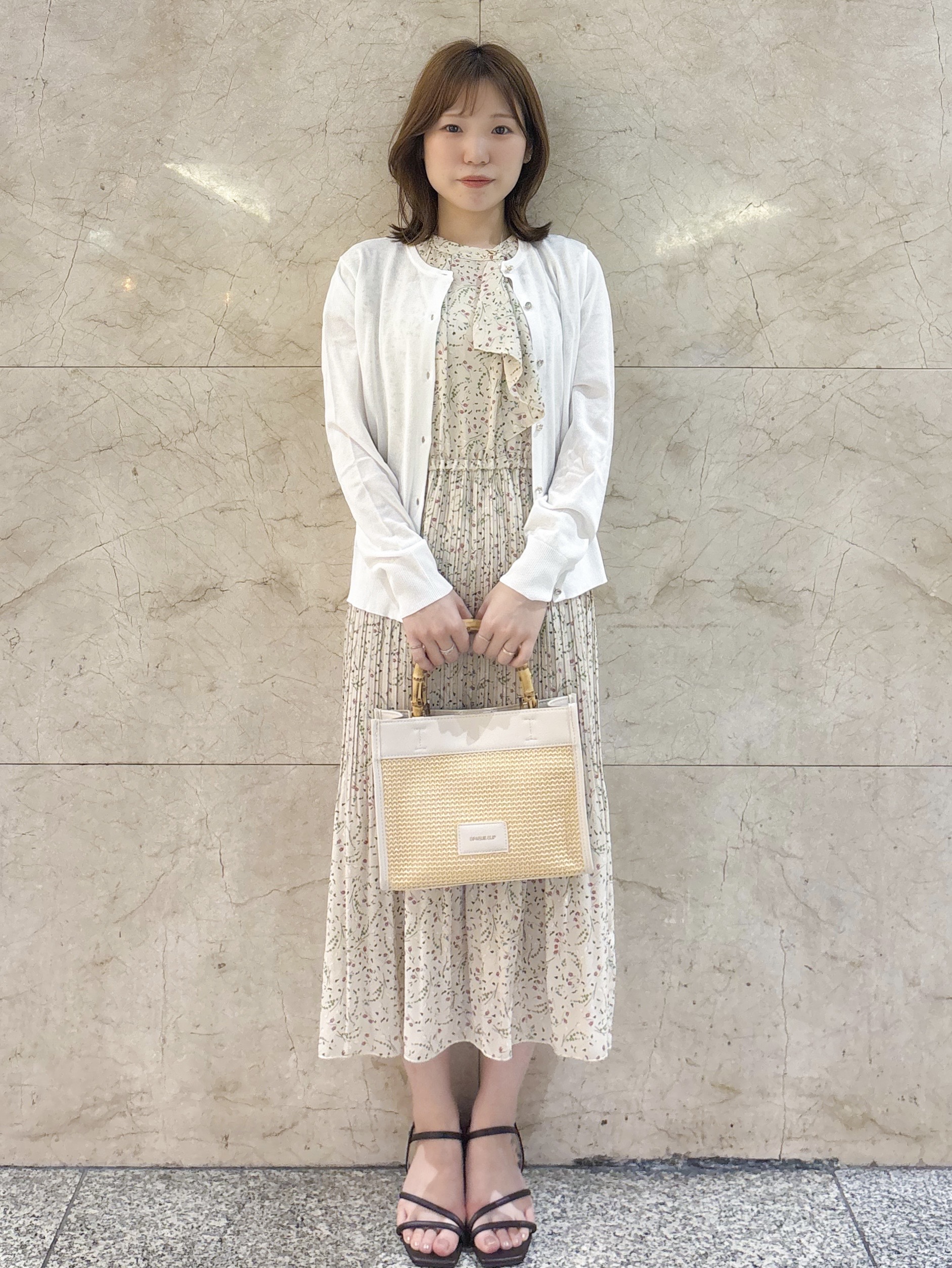 hさんの「index｜◆【日比谷花壇コラボ】ラッフルタイプリーツワンピース【防シワ/洗濯機OK】」を使ったコーディネート