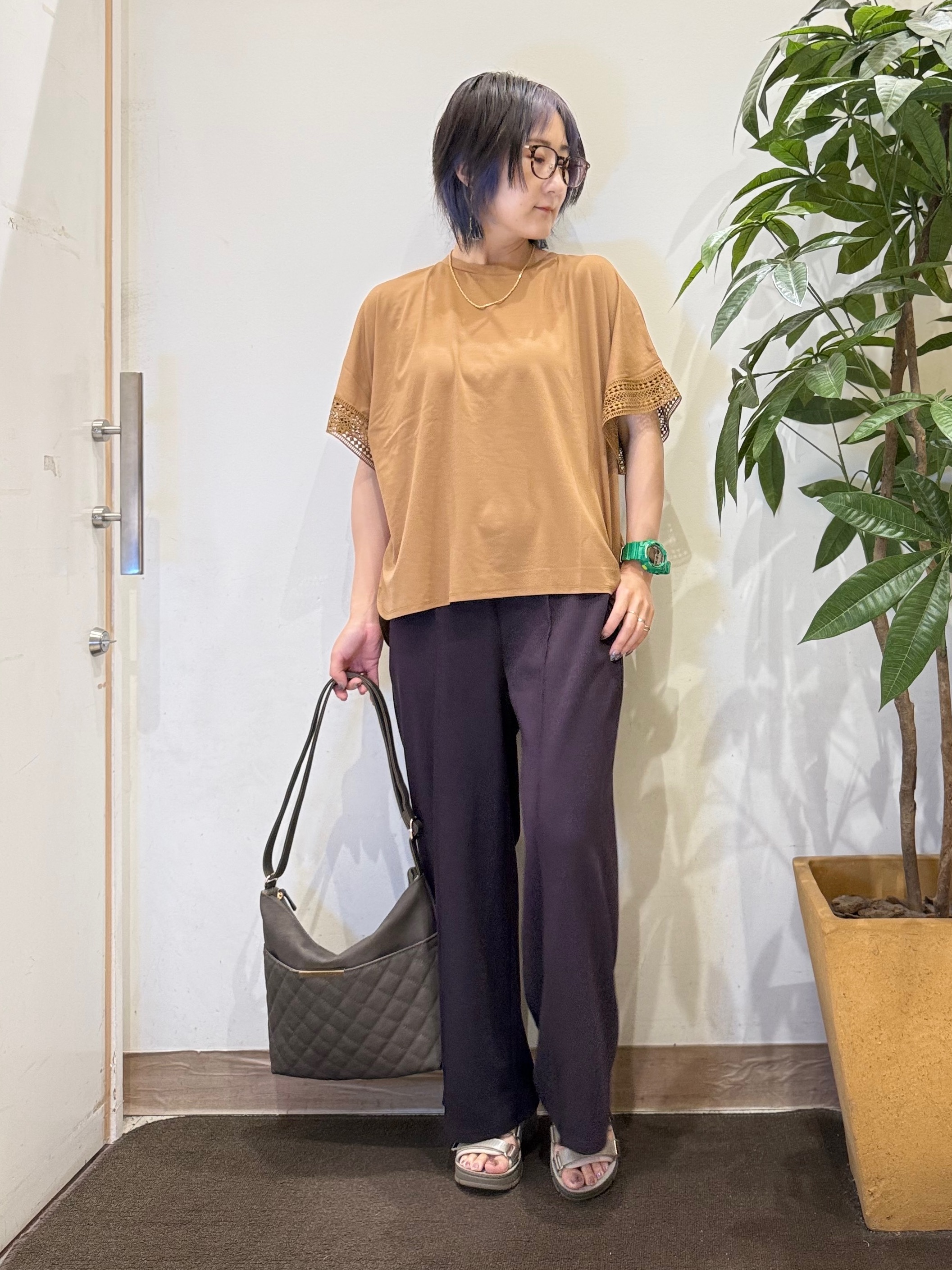 misakiさんの「SHOO･LA･RUE｜【UV/洗濯機可/体型カバー】ヒップ周りが隠せる お袖レースTシャツ」を使ったコーディネート