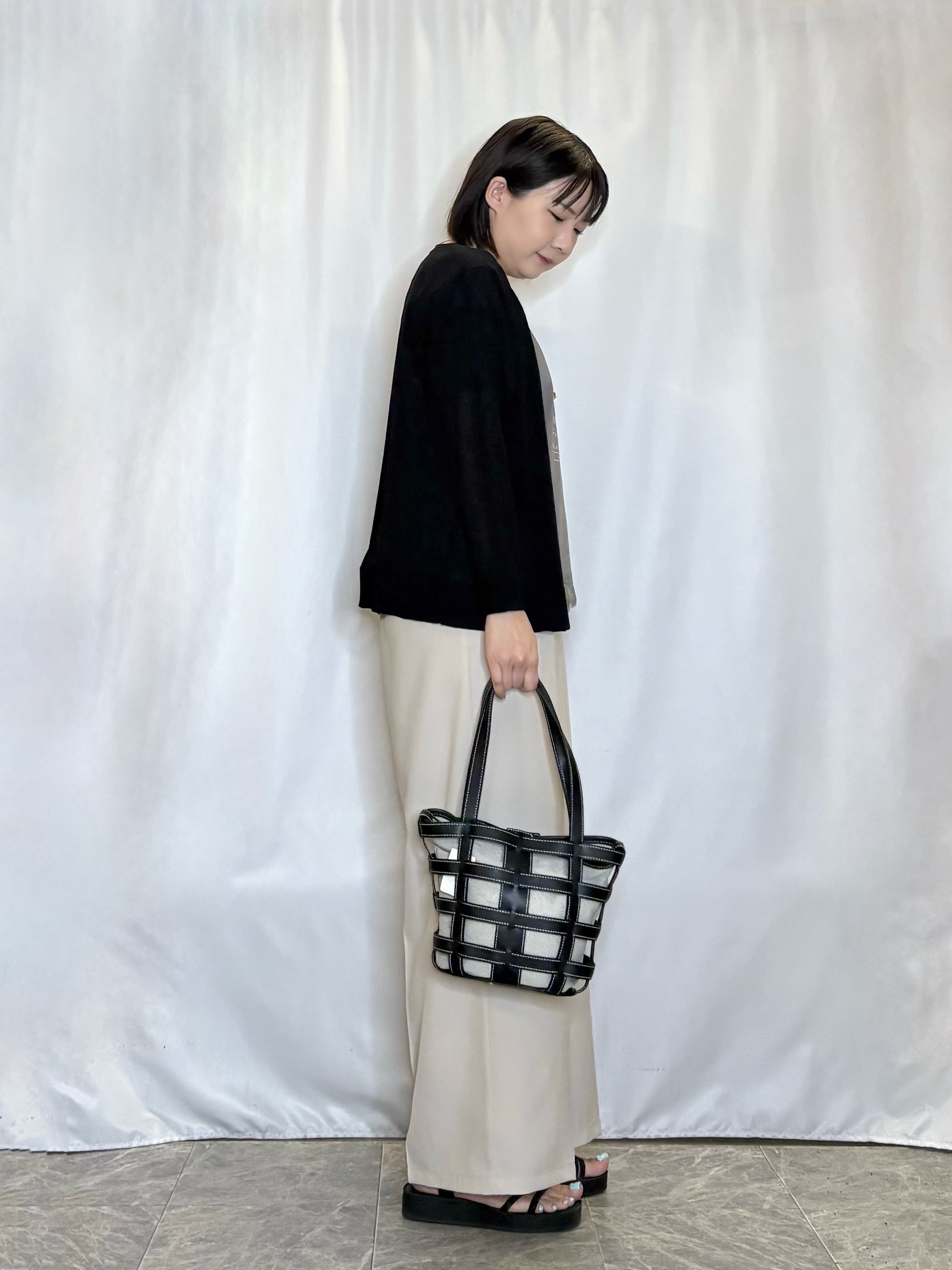 ネリさんの「SHOO･LA･RUE｜【洗濯機可/S-LL】オンにもオフにも マルチに使えるボタンレスカーディガン」を使ったコーディネート