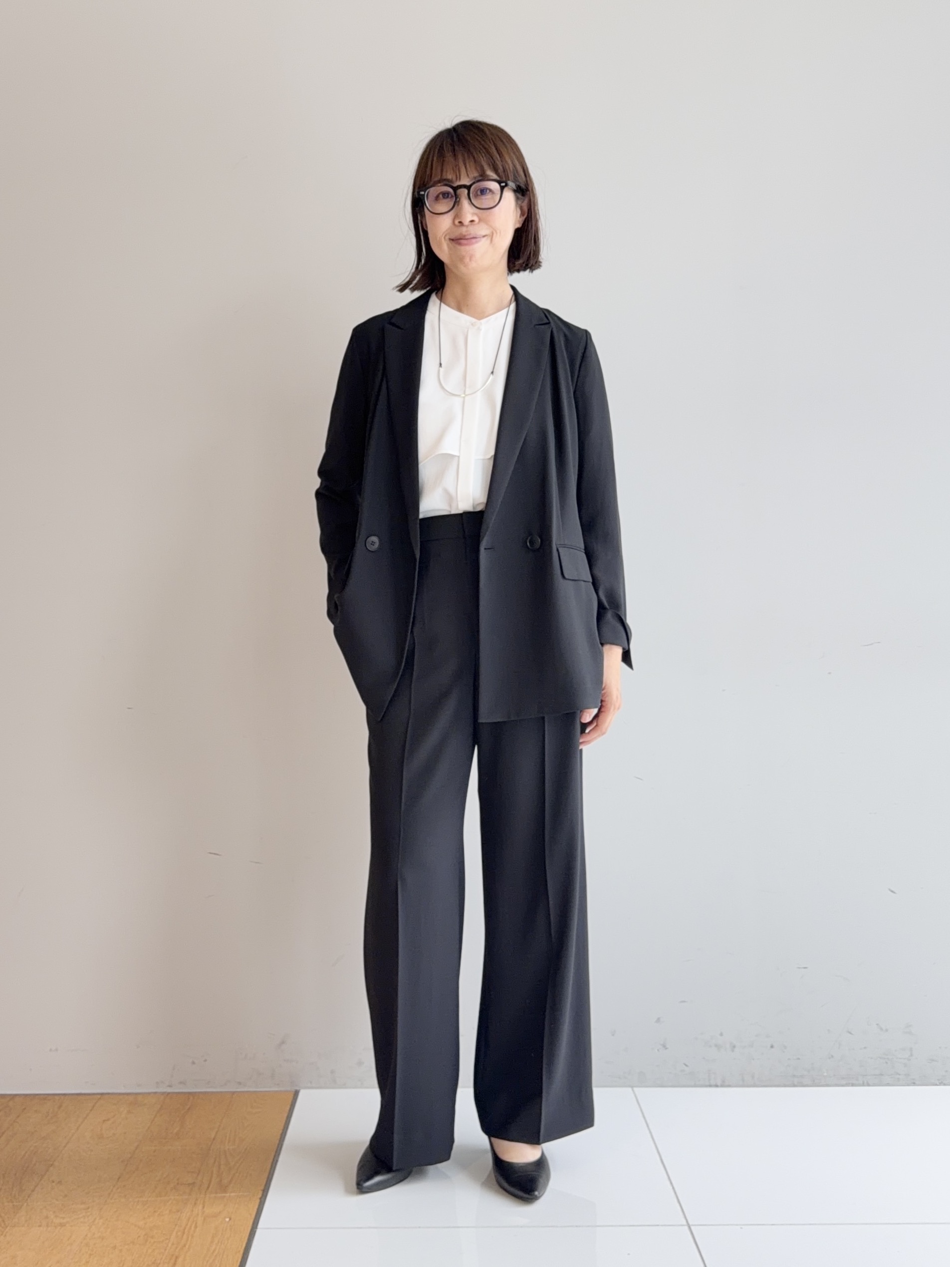 murayamaさんの「INDIVI｜【羽織りにも！/UVケア/着る日傘】ケープ風ブラウス」を使ったコーディネート