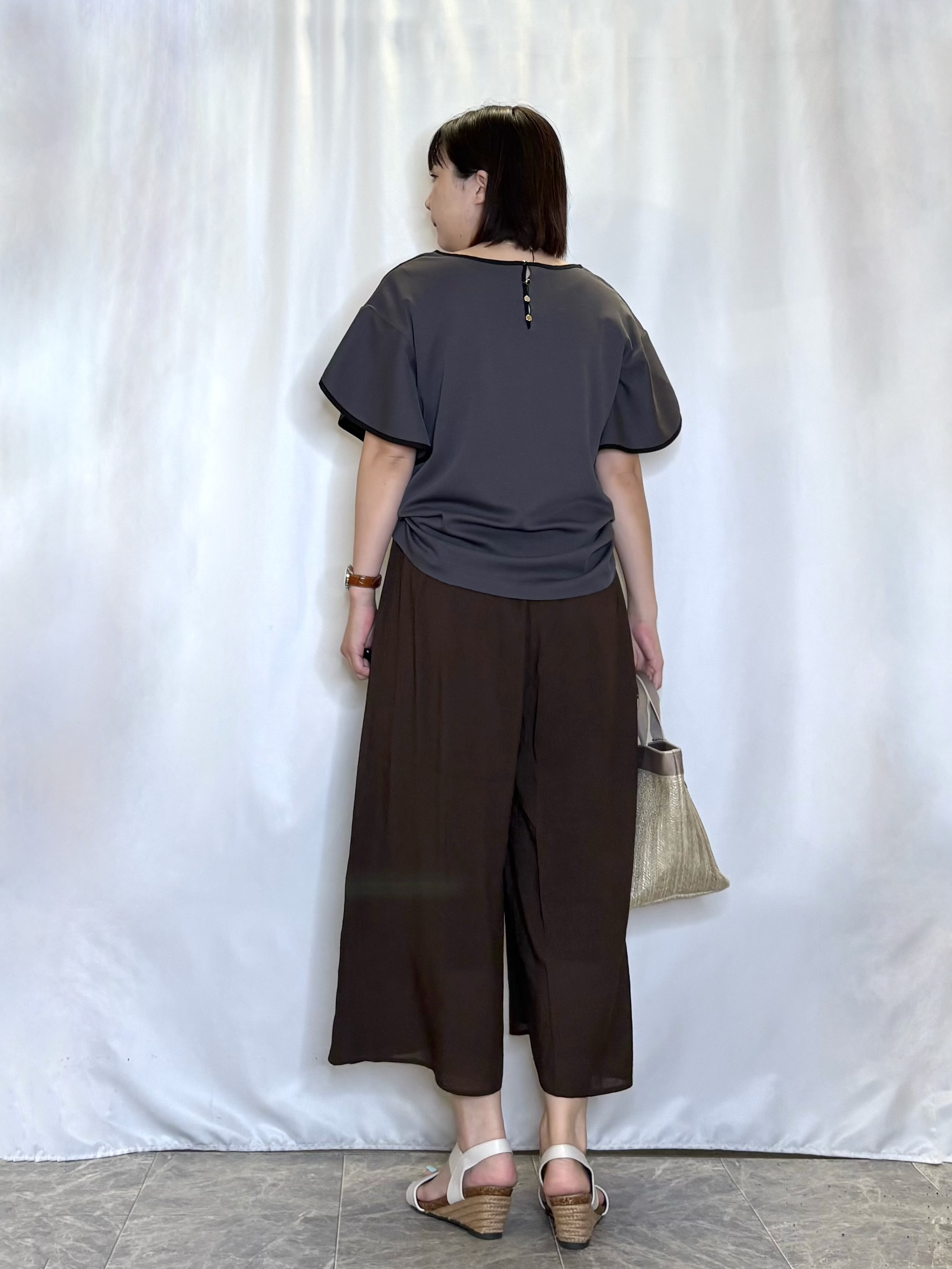 ネリさんの「SHOO･LA･RUE｜【洗濯機可/S-LL】配色パイピング フレアスリーブトップス」を使ったコーディネート