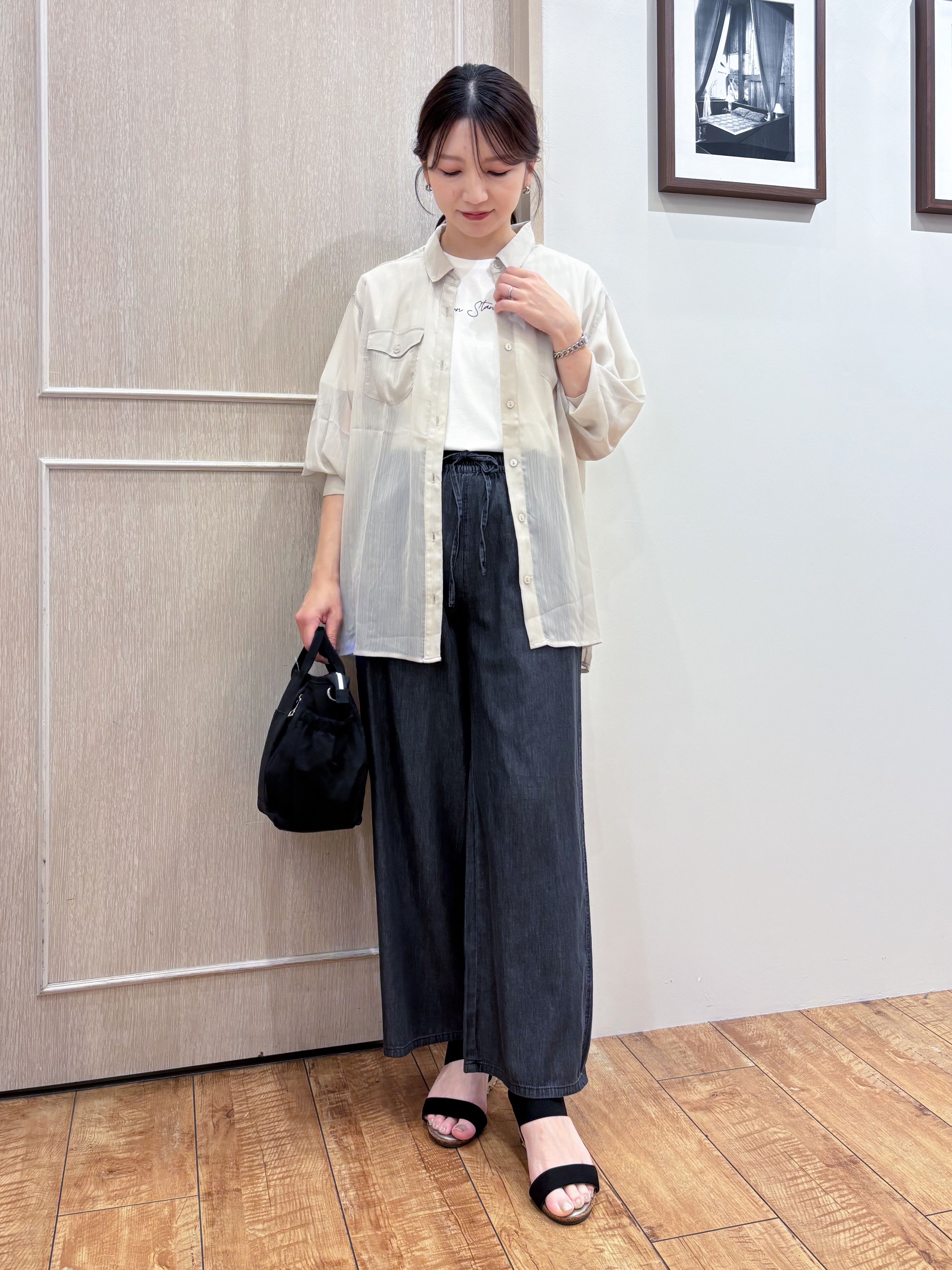 なみさんの「SHOO･LA･RUE｜【洗濯機可】ダブルポケット 楊柳しぼしぼシアーシャツ」を使ったコーディネート