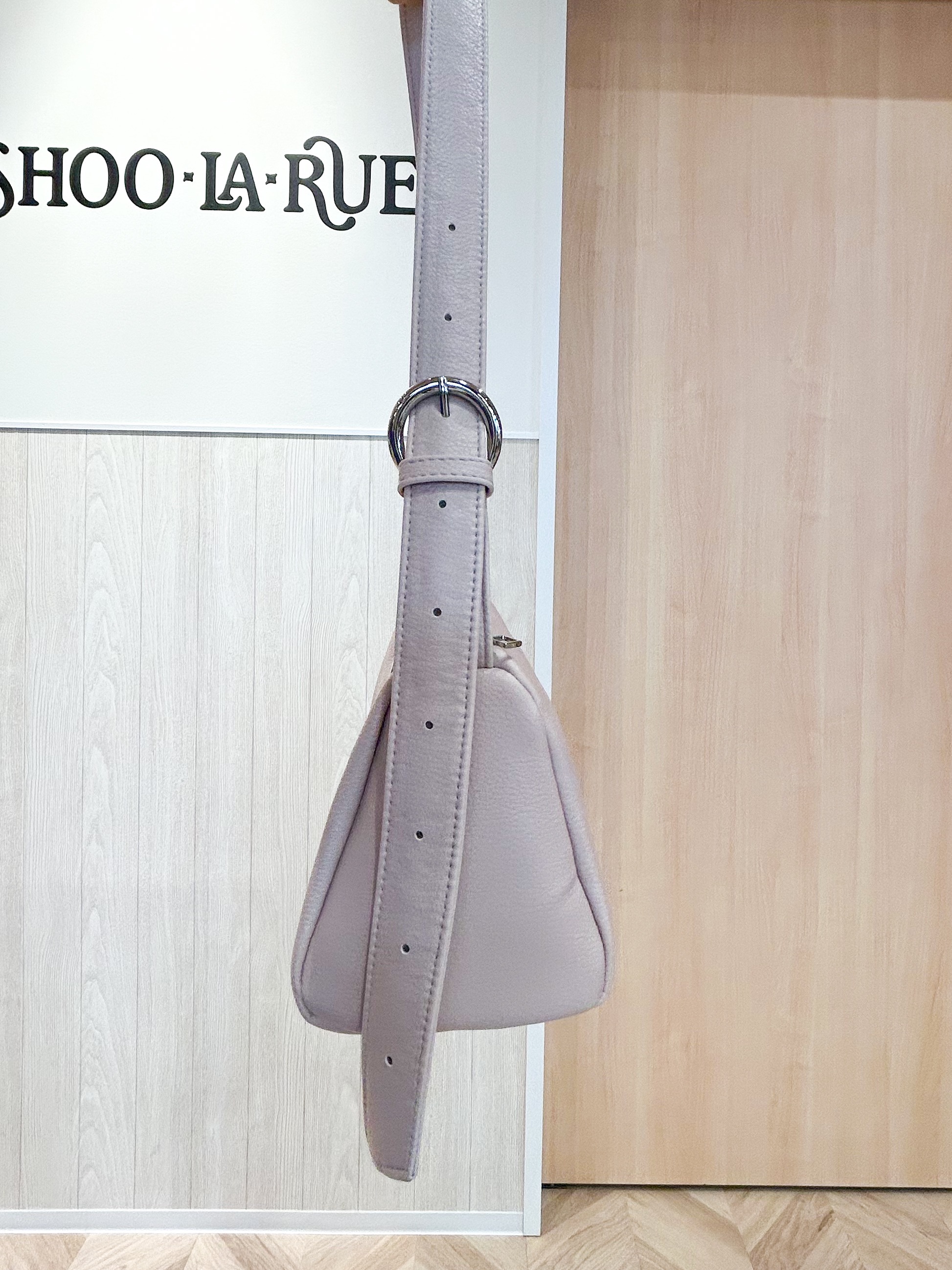 tomoさんの「SHOO･LA･RUE｜【S-LL/洗濯機可】インせず着られる ひらり袖ニット」を使ったコーディネート