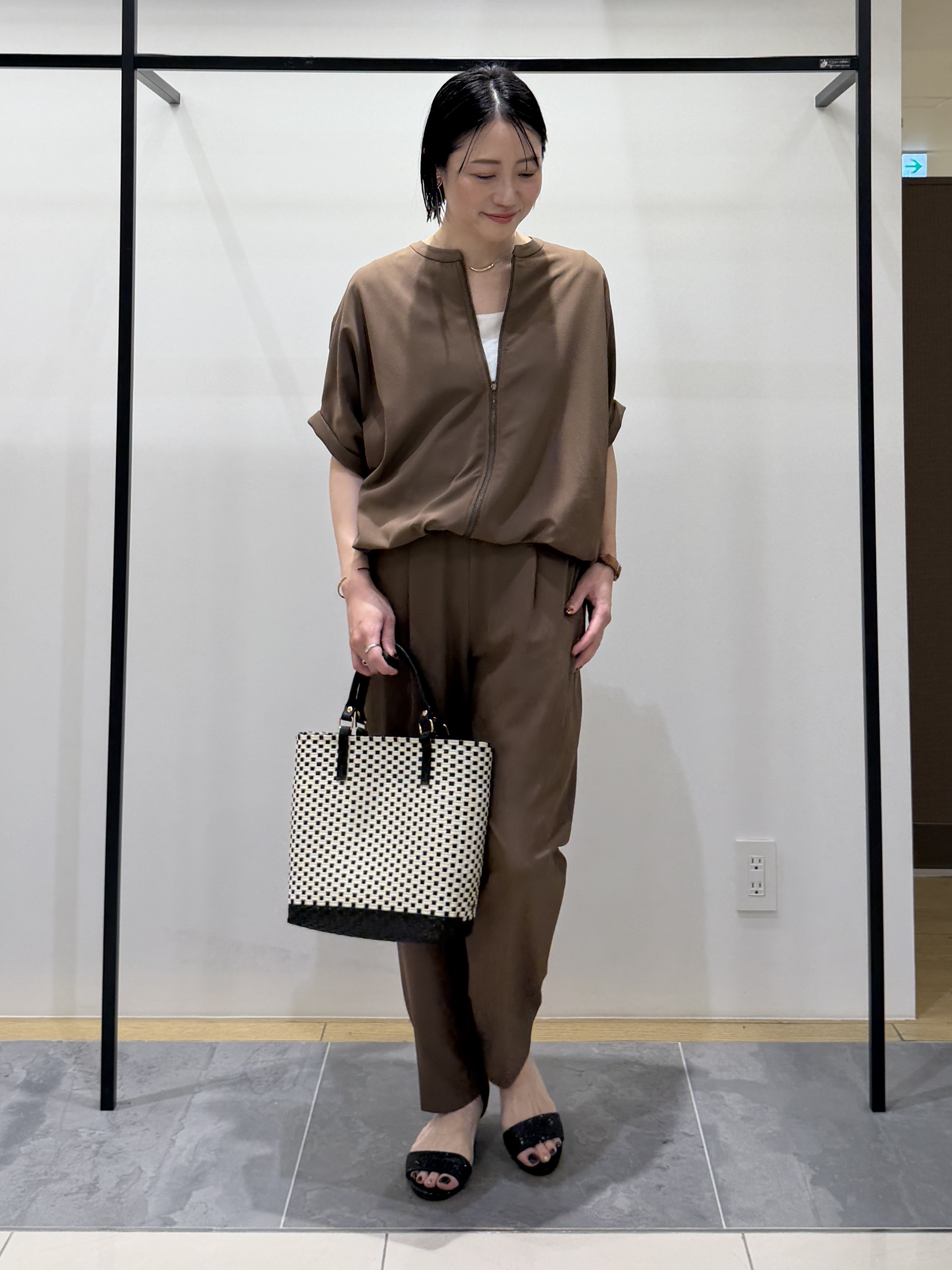 shihoさんの「INDIVI｜【秋羽織り/着る日傘】ドルマンフォルムブルゾン」を使ったコーディネート