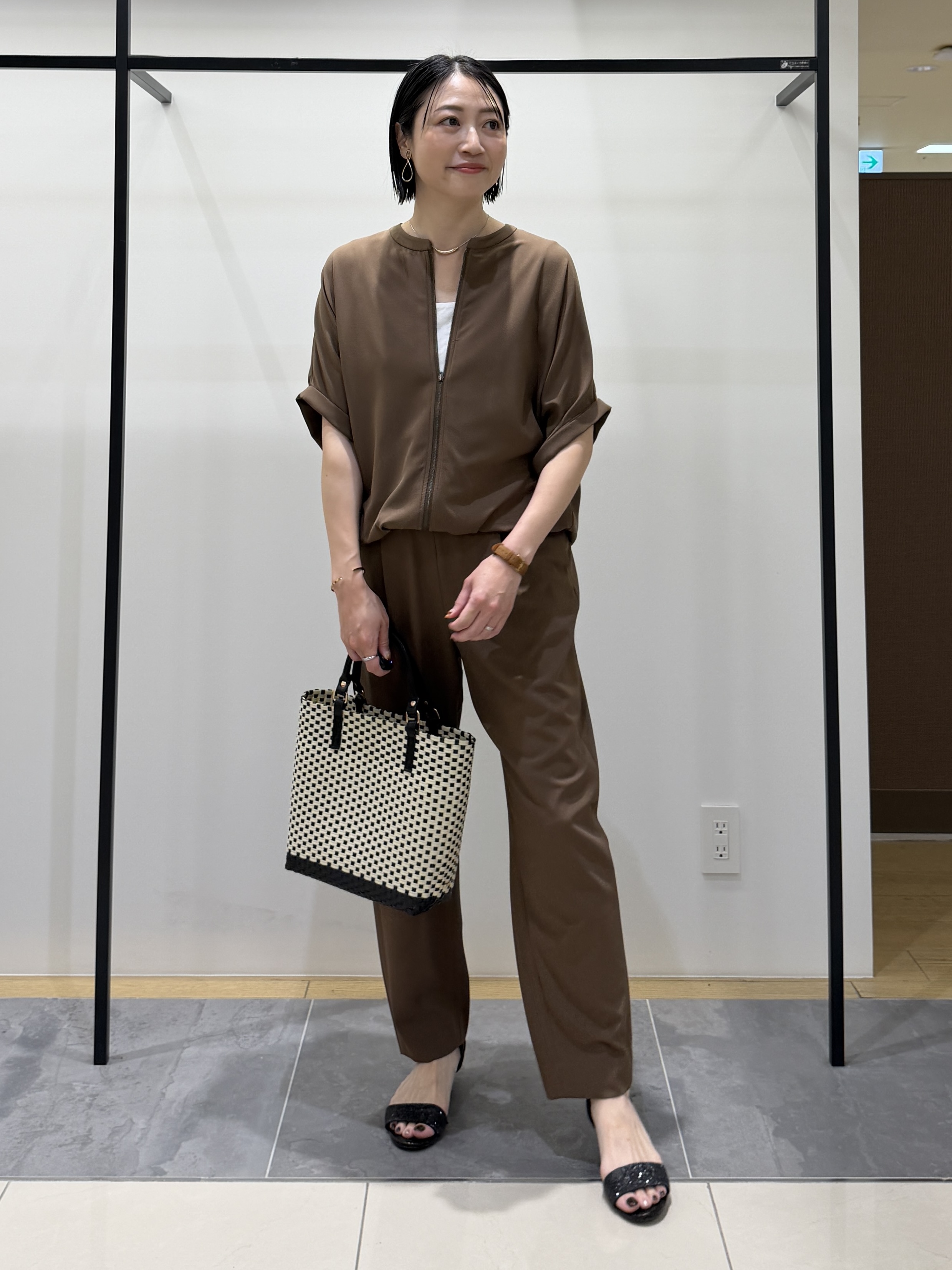 shihoさんの「INDIVI｜【秋羽織り/着る日傘】ドルマンフォルムブルゾン」を使ったコーディネート