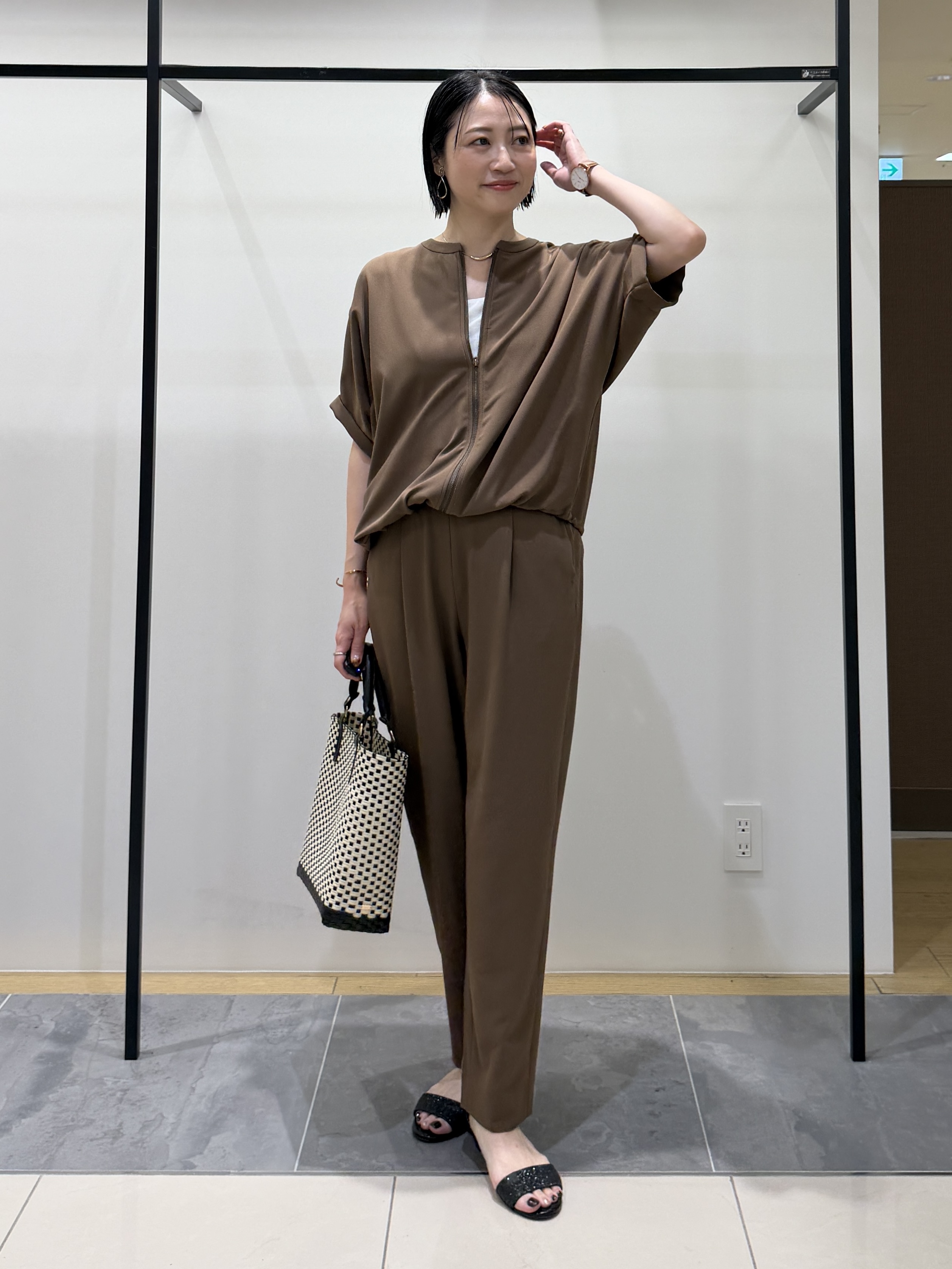 shihoさんの「INDIVI｜【秋羽織り/着る日傘】ドルマンフォルムブルゾン」を使ったコーディネート