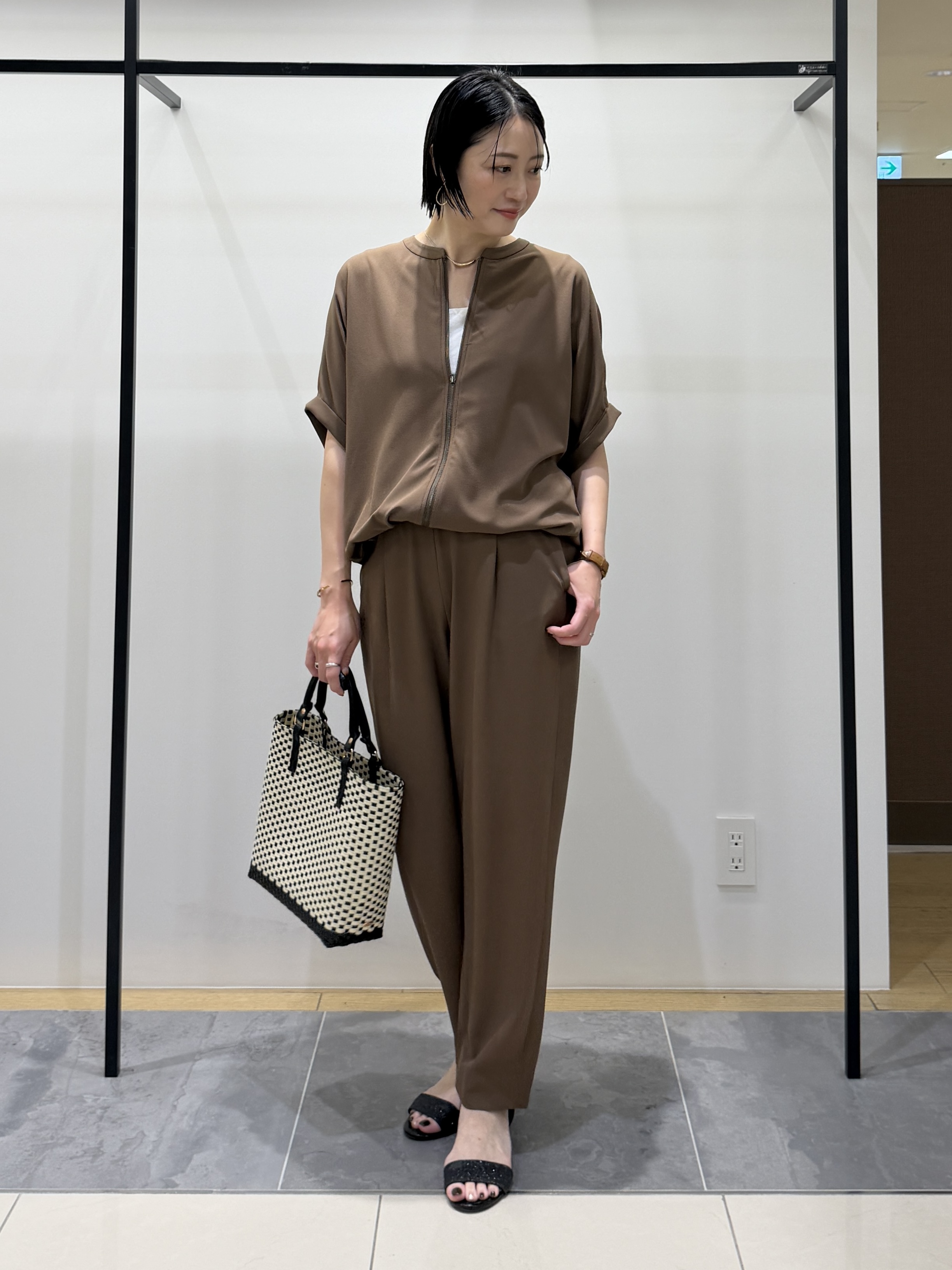 shihoさんの「INDIVI｜【秋羽織り/着る日傘】ドルマンフォルムブルゾン」を使ったコーディネート