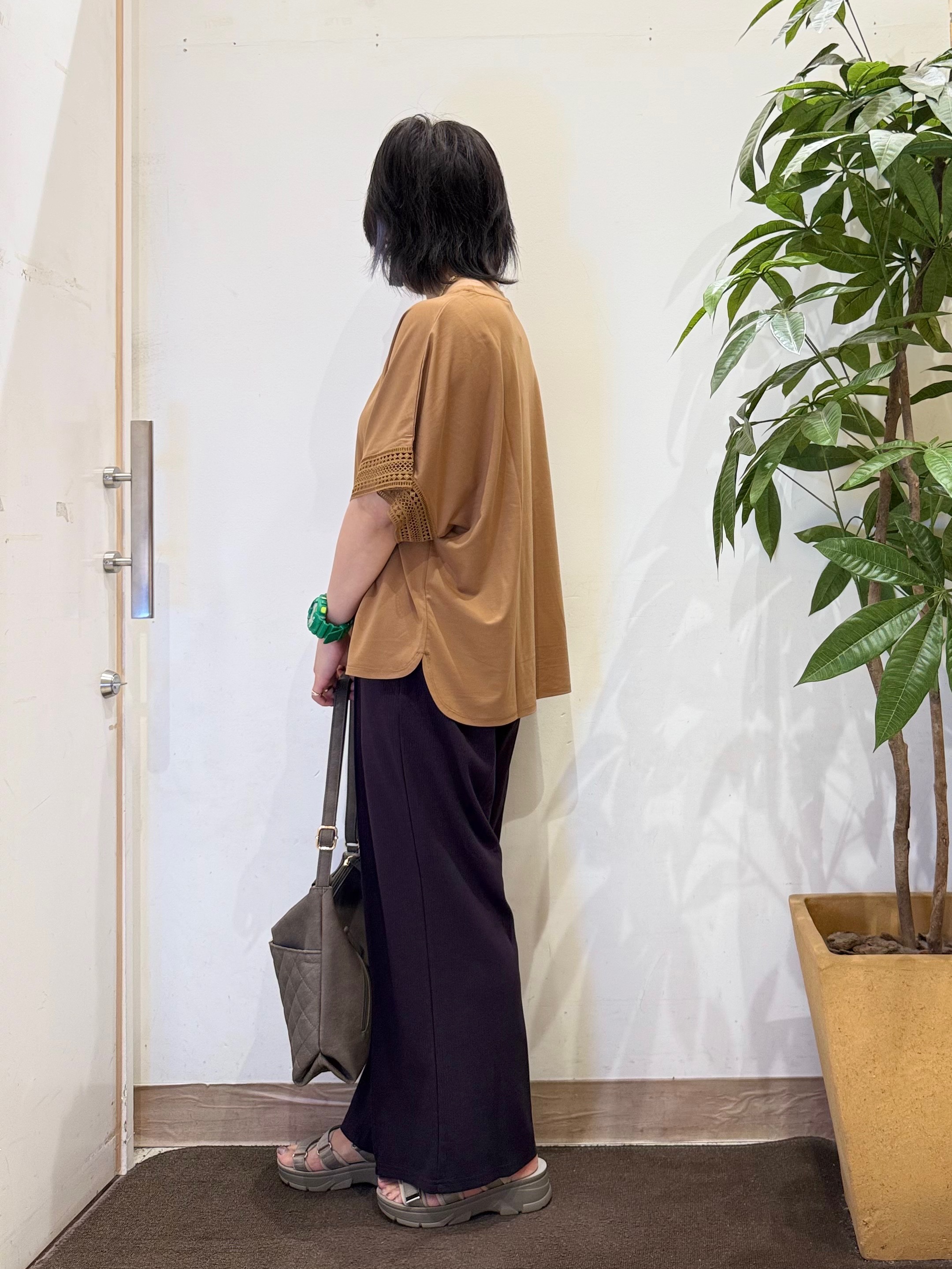 misakiさんの「SHOO･LA･RUE｜【UV/洗濯機可/体型カバー】ヒップ周りが隠せる お袖レースTシャツ」を使ったコーディネート