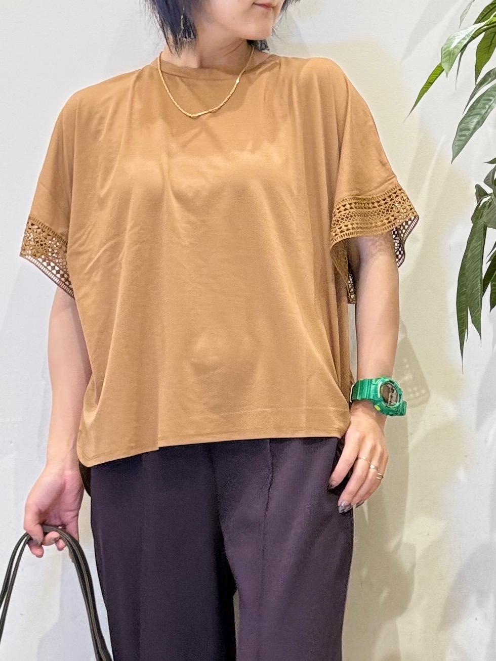 misakiさんの「SHOO･LA･RUE｜【UV/洗濯機可/体型カバー】ヒップ周りが隠せる お袖レースTシャツ」を使ったコーディネート