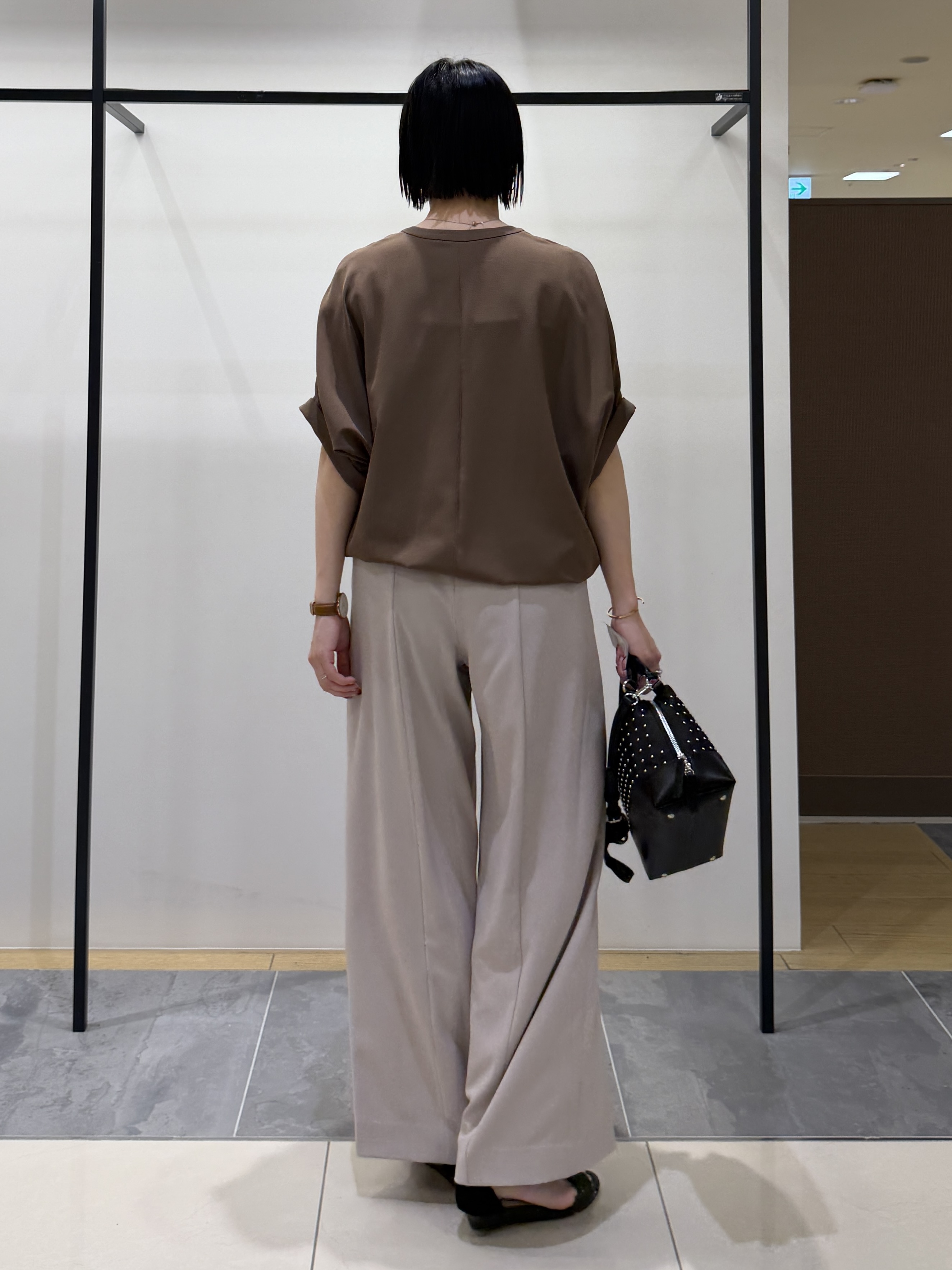 shihoさんの「INDIVI｜【秋羽織り/着る日傘】ドルマンフォルムブルゾン」を使ったコーディネート
