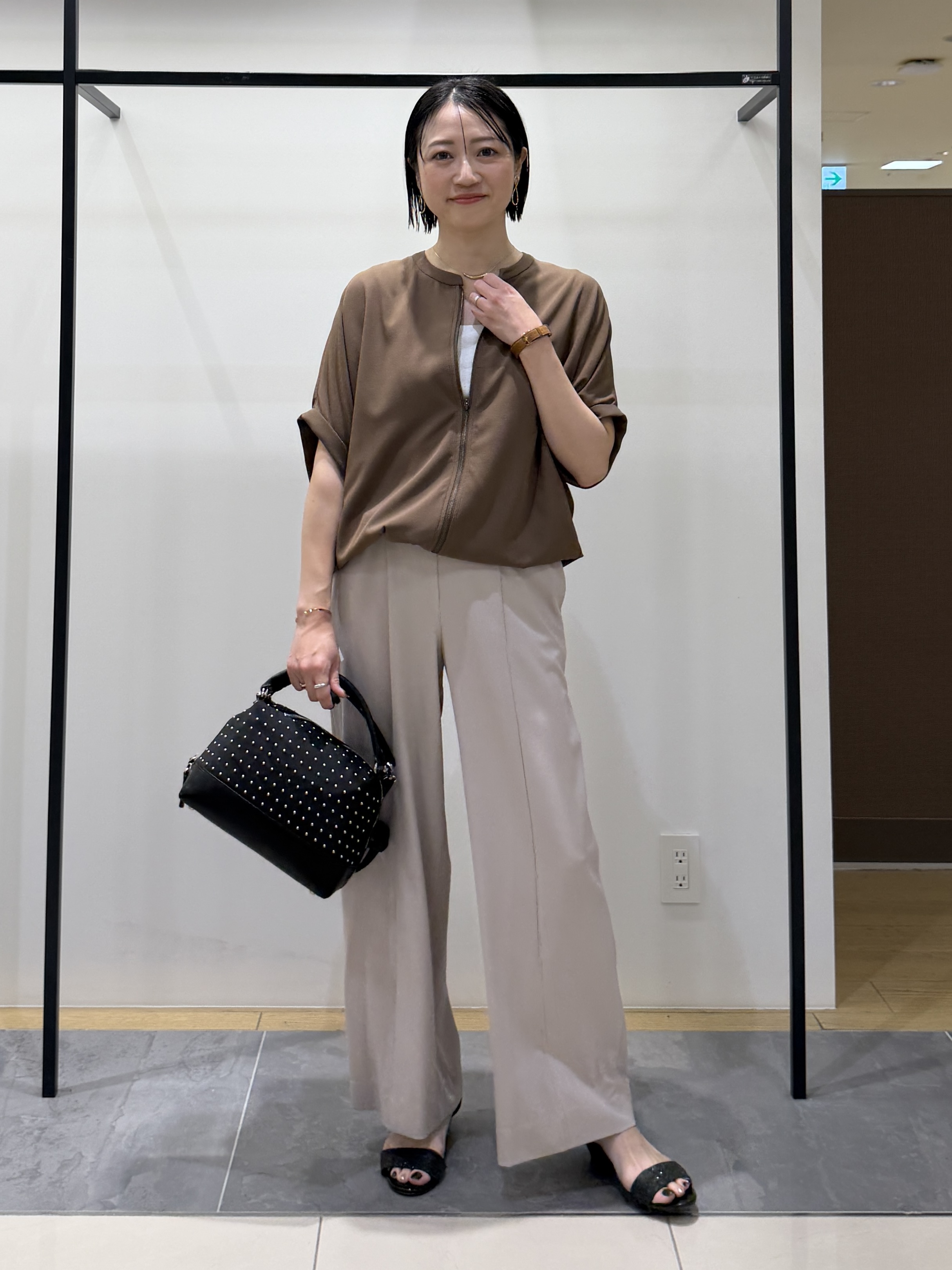 shihoさんの「INDIVI｜【秋羽織り/着る日傘】ドルマンフォルムブルゾン」を使ったコーディネート