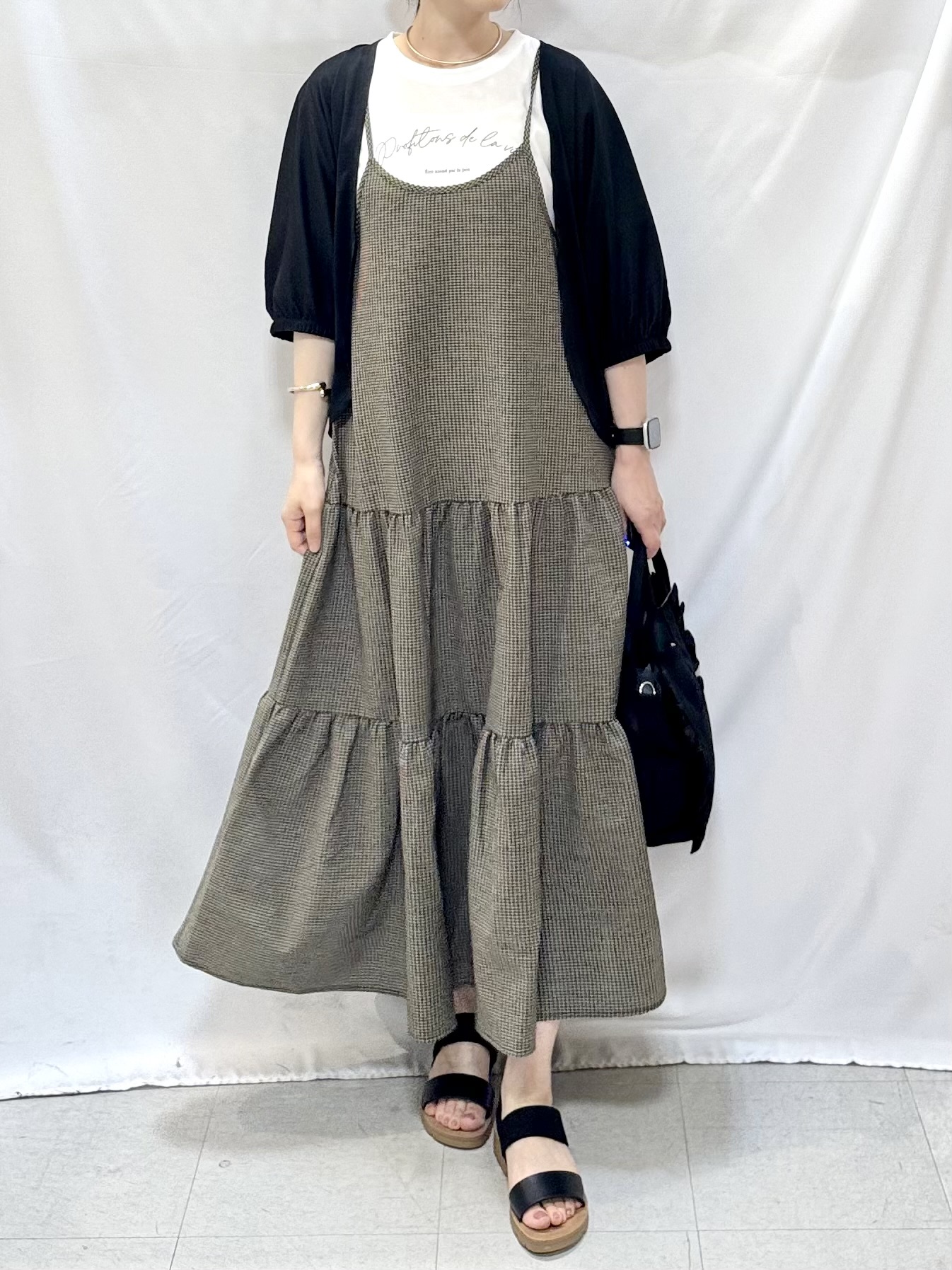 𝐇𝐢𝐫𝐨𝐦𝐢さんの「SHOO･LA･RUE｜【UV/体型カバー】冷房や朝晩の冷え込み対策にも さらとろ5分袖カーディガン」を使ったコーディネート