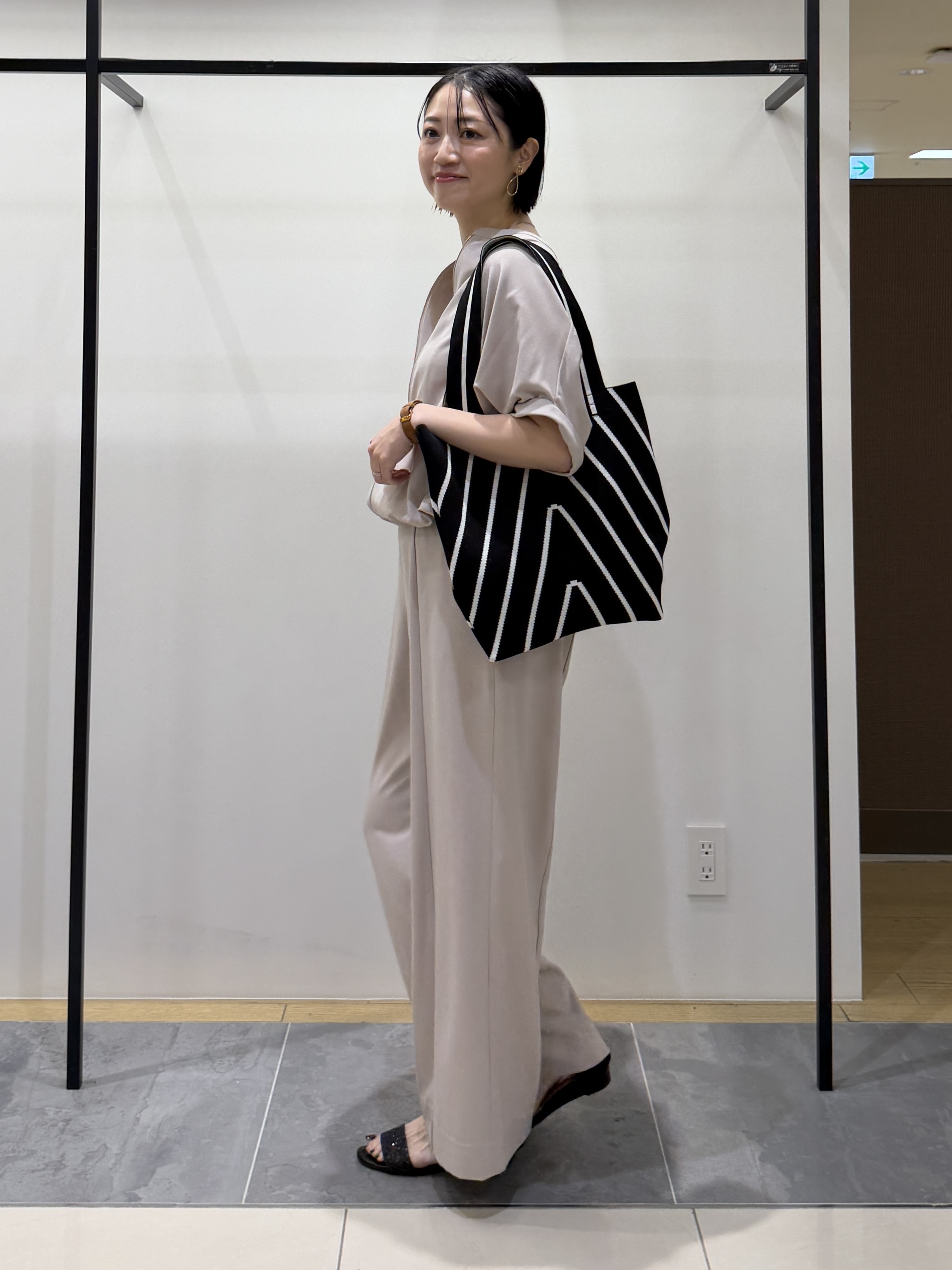 shihoさんの「INDIVI｜【秋羽織り/着る日傘】ドルマンフォルムブルゾン」を使ったコーディネート