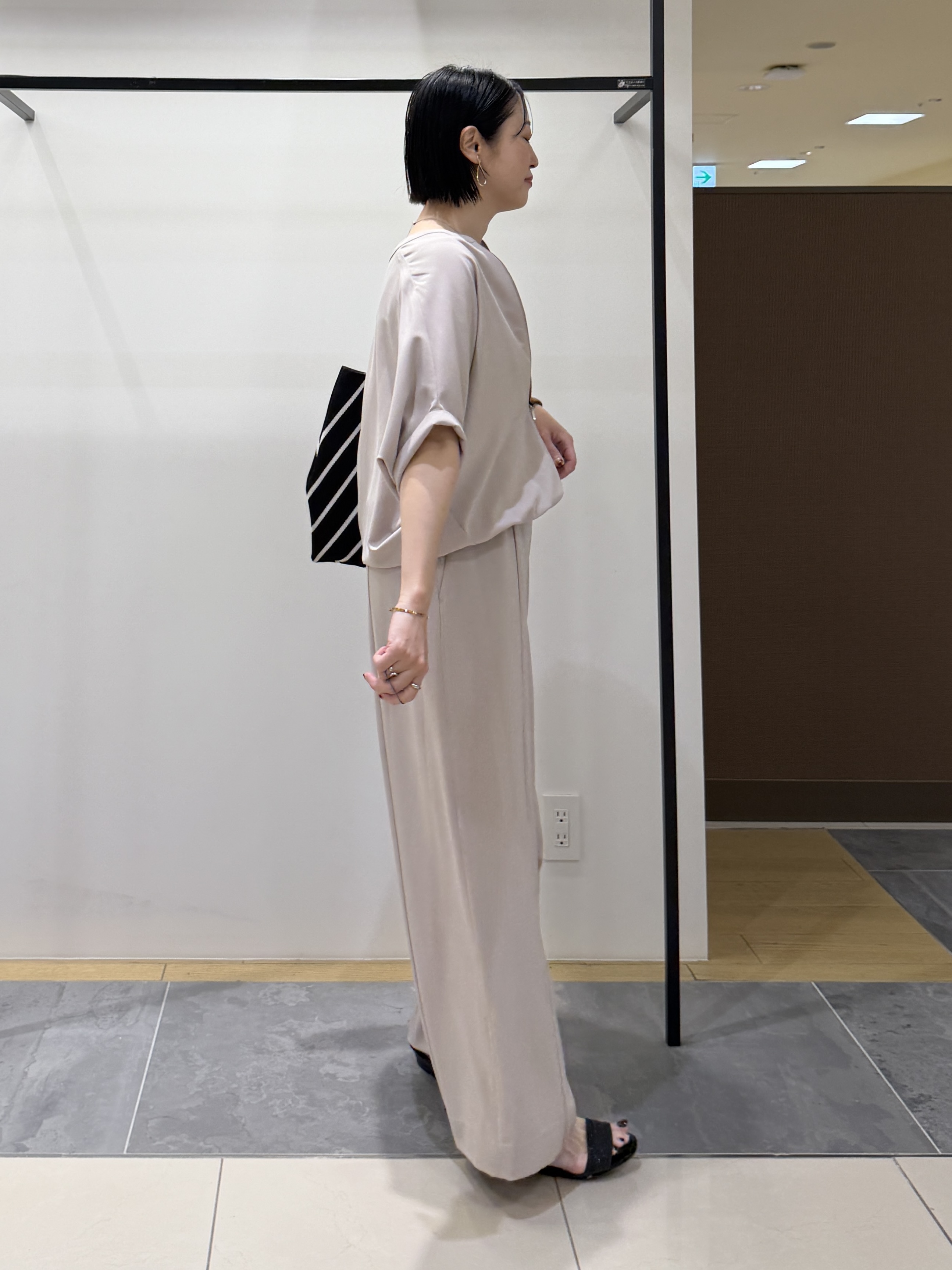 shihoさんの「INDIVI｜【秋羽織り/着る日傘】ドルマンフォルムブルゾン」を使ったコーディネート