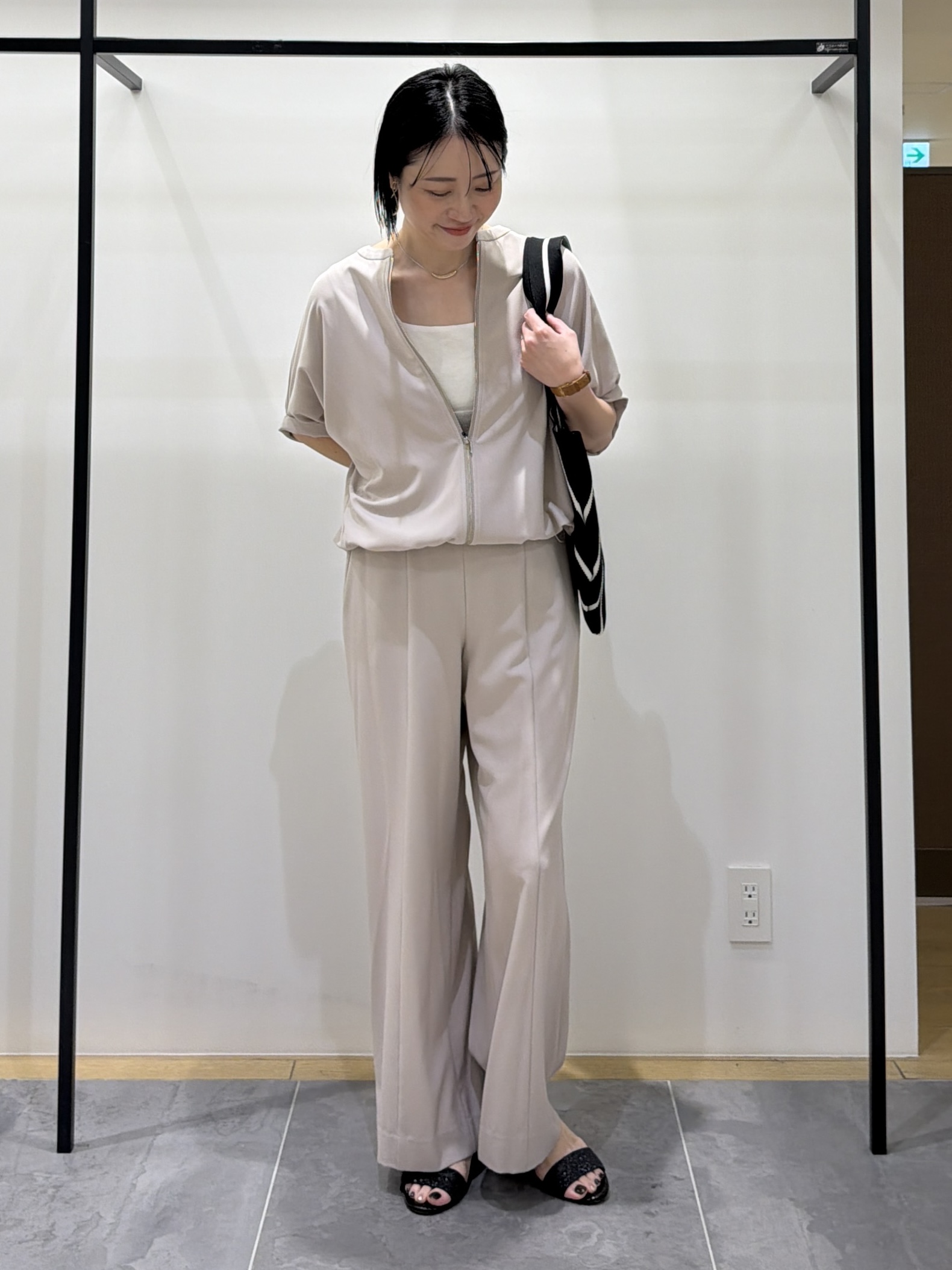 shihoさんの「INDIVI｜【秋羽織り/着る日傘】ドルマンフォルムブルゾン」を使ったコーディネート
