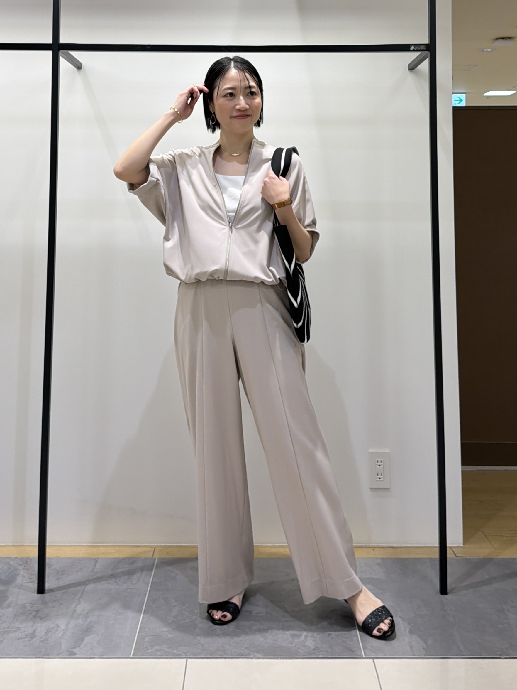 shihoさんの「INDIVI｜【秋羽織り/着る日傘】ドルマンフォルムブルゾン」を使ったコーディネート