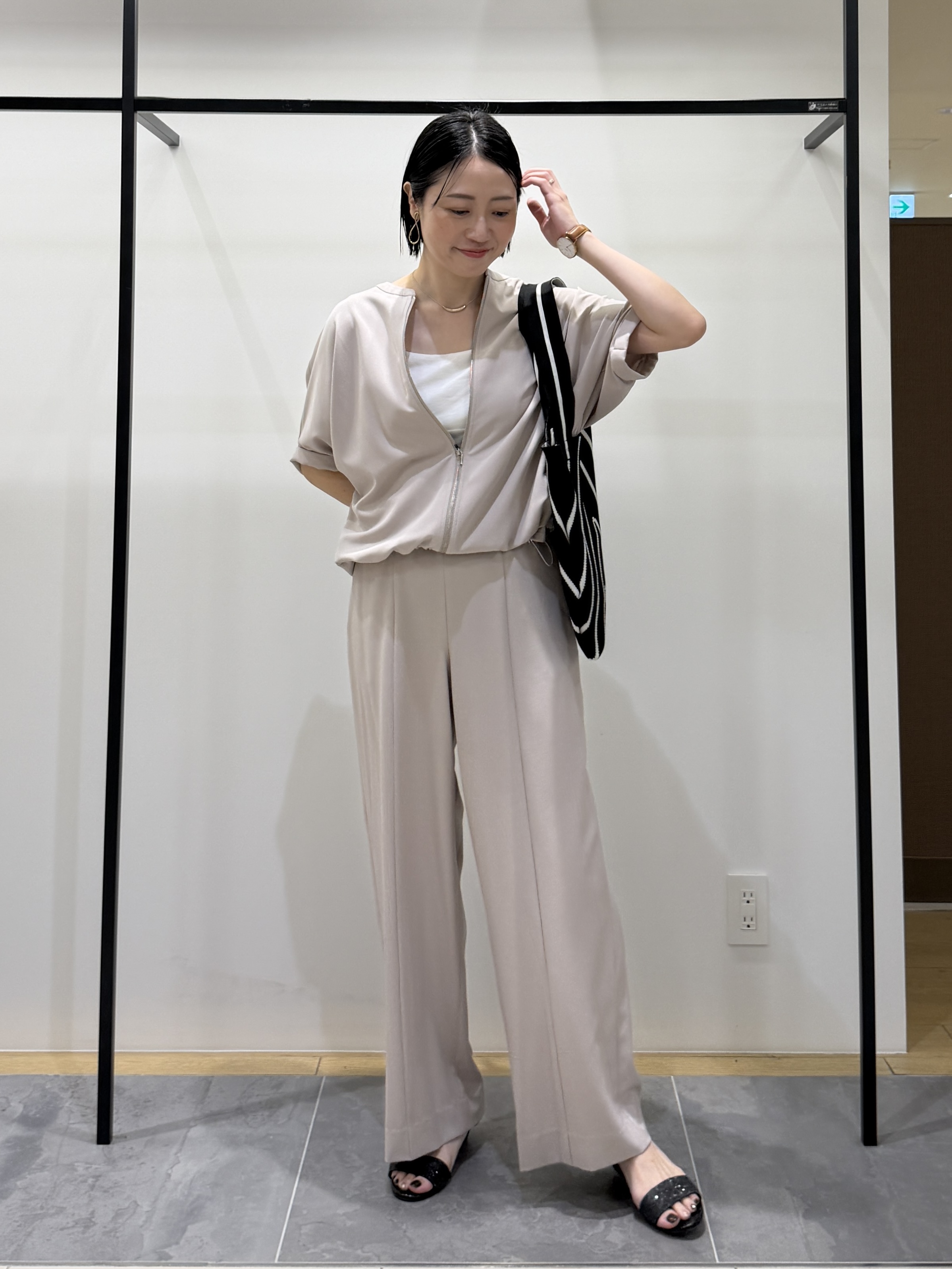 shihoさんの「INDIVI｜【秋羽織り/着る日傘】ドルマンフォルムブルゾン」を使ったコーディネート