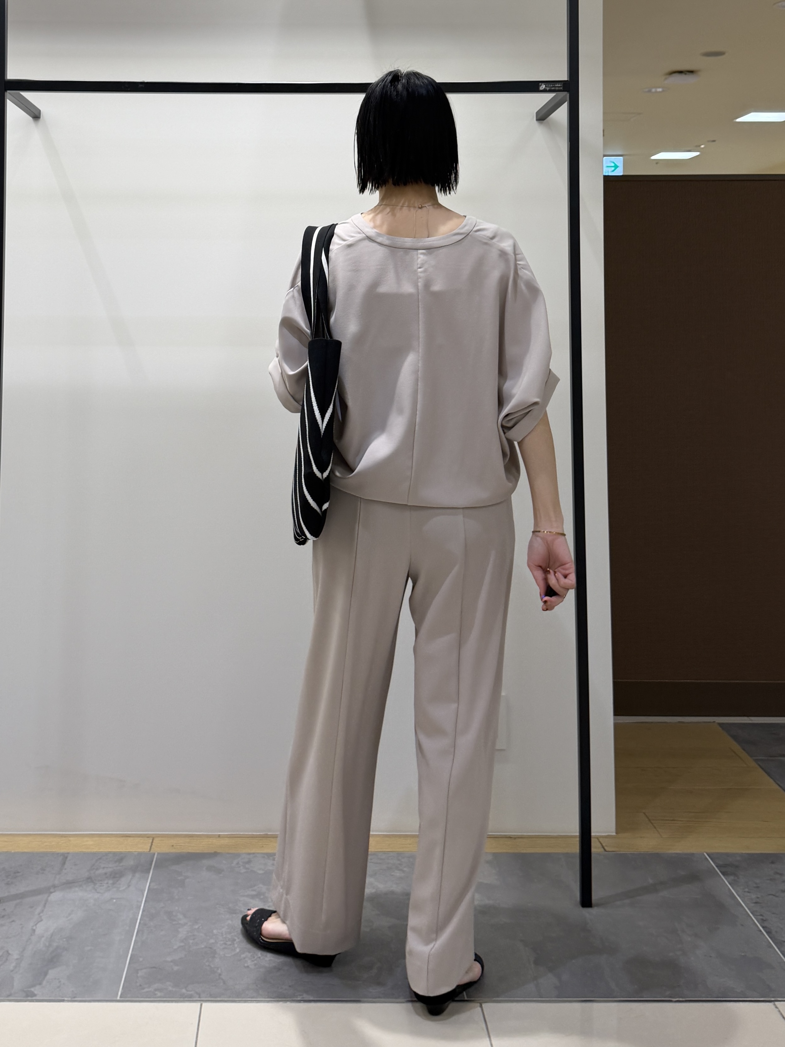 shihoさんの「INDIVI｜【秋羽織り/着る日傘】ドルマンフォルムブルゾン」を使ったコーディネート