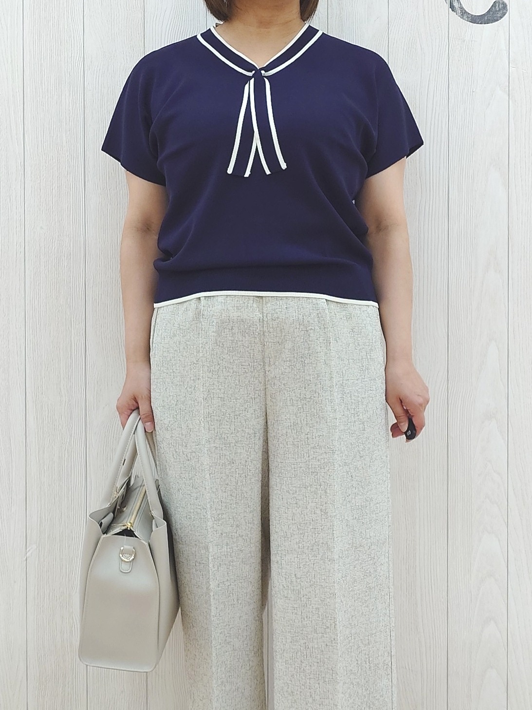 とろろさんの「SHOO･LA･RUE｜【高レビュー/毎日洗える/UV】二の腕も隠せる 配色ボウタイニット」を使ったコーディネート