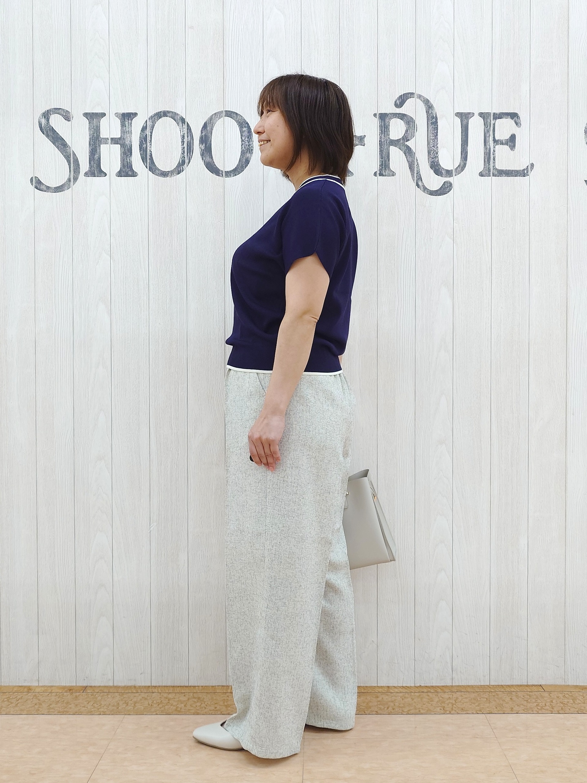 とろろさんの「SHOO･LA･RUE｜【高レビュー/毎日洗える/UV】二の腕も隠せる 配色ボウタイニット」を使ったコーディネート