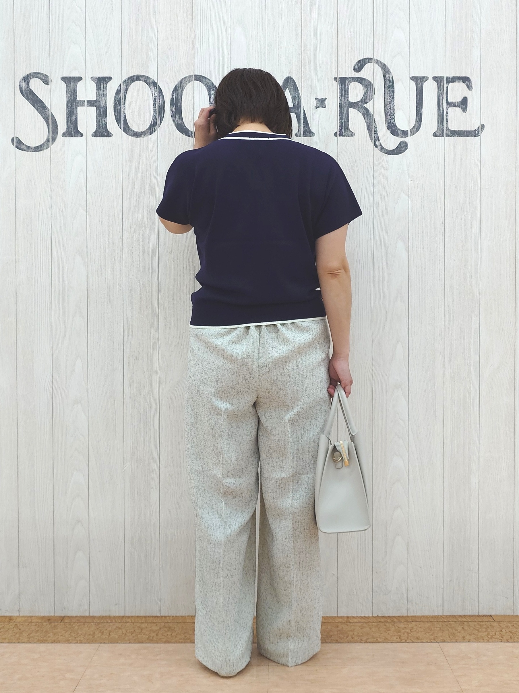 とろろさんの「SHOO･LA･RUE｜【高レビュー/毎日洗える/UV】二の腕も隠せる 配色ボウタイニット」を使ったコーディネート