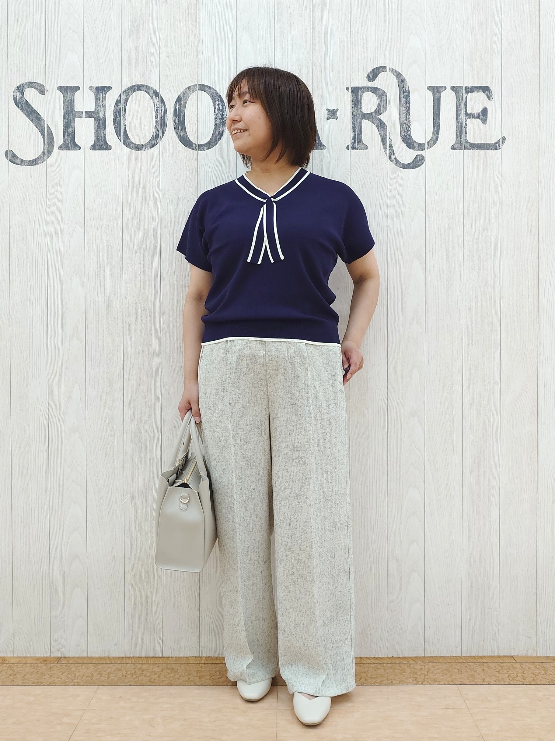 とろろさんの「SHOO･LA･RUE｜【高レビュー/毎日洗える/UV】二の腕も隠せる 配色ボウタイニット」を使ったコーディネート