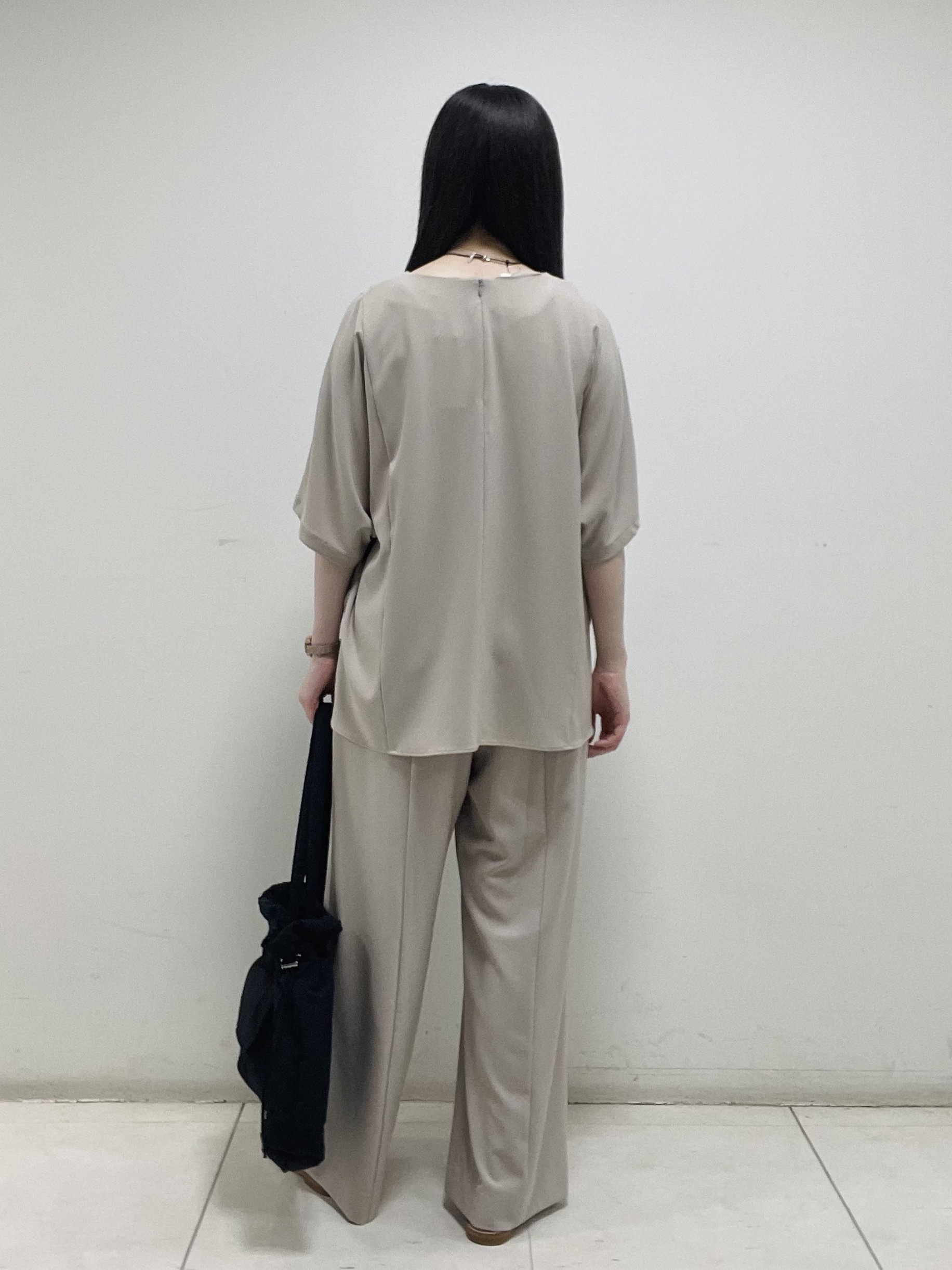 mさんの「INDIVI｜【体型＆二の腕カバー/着る日傘】ドルマントップス」を使ったコーディネート