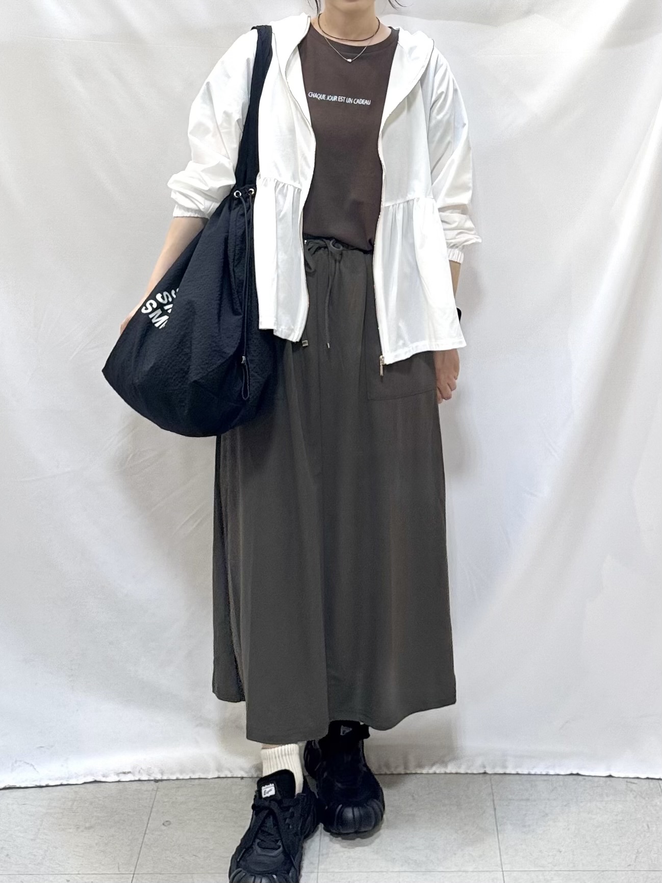𝐇𝐢𝐫𝐨𝐦𝐢さんの「SHOO･LA･RUE｜【S-LL/体型カバー】日焼け対策にも女性らしさを UVカットペプラムパーカ」を使ったコーディネート