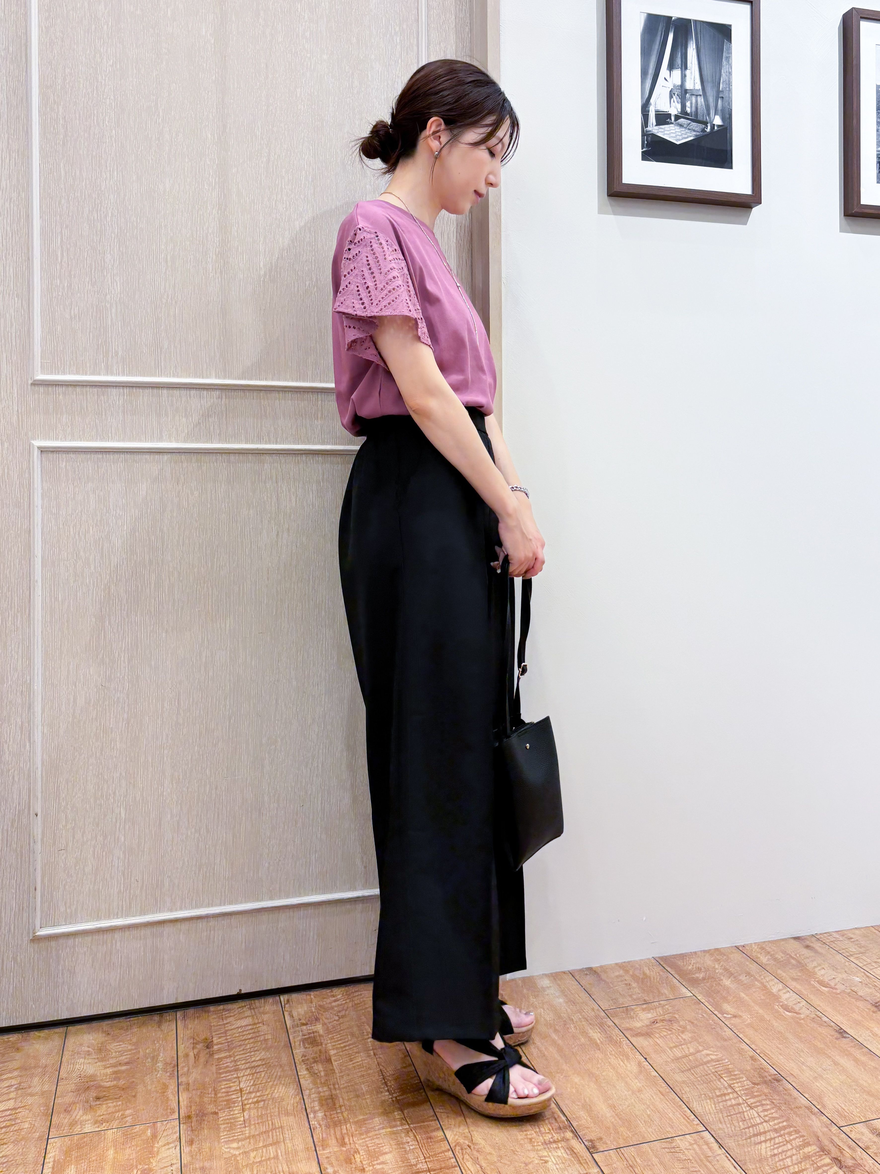 なみさんの「SHOO･LA･RUE｜【S-LL/洗濯機可/体型カバー】汗じみが気になりにくい お袖レースフレアTシャツ」を使ったコーディネート